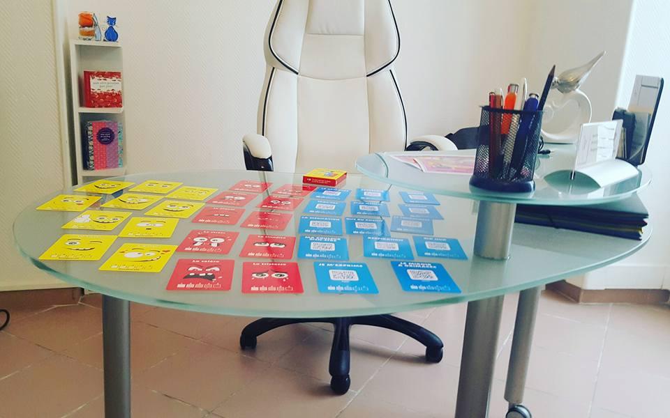 Avis Emoticartes enfants : découvrez notre nouveau jeu Montessori pour comprendre et gérer les émotions