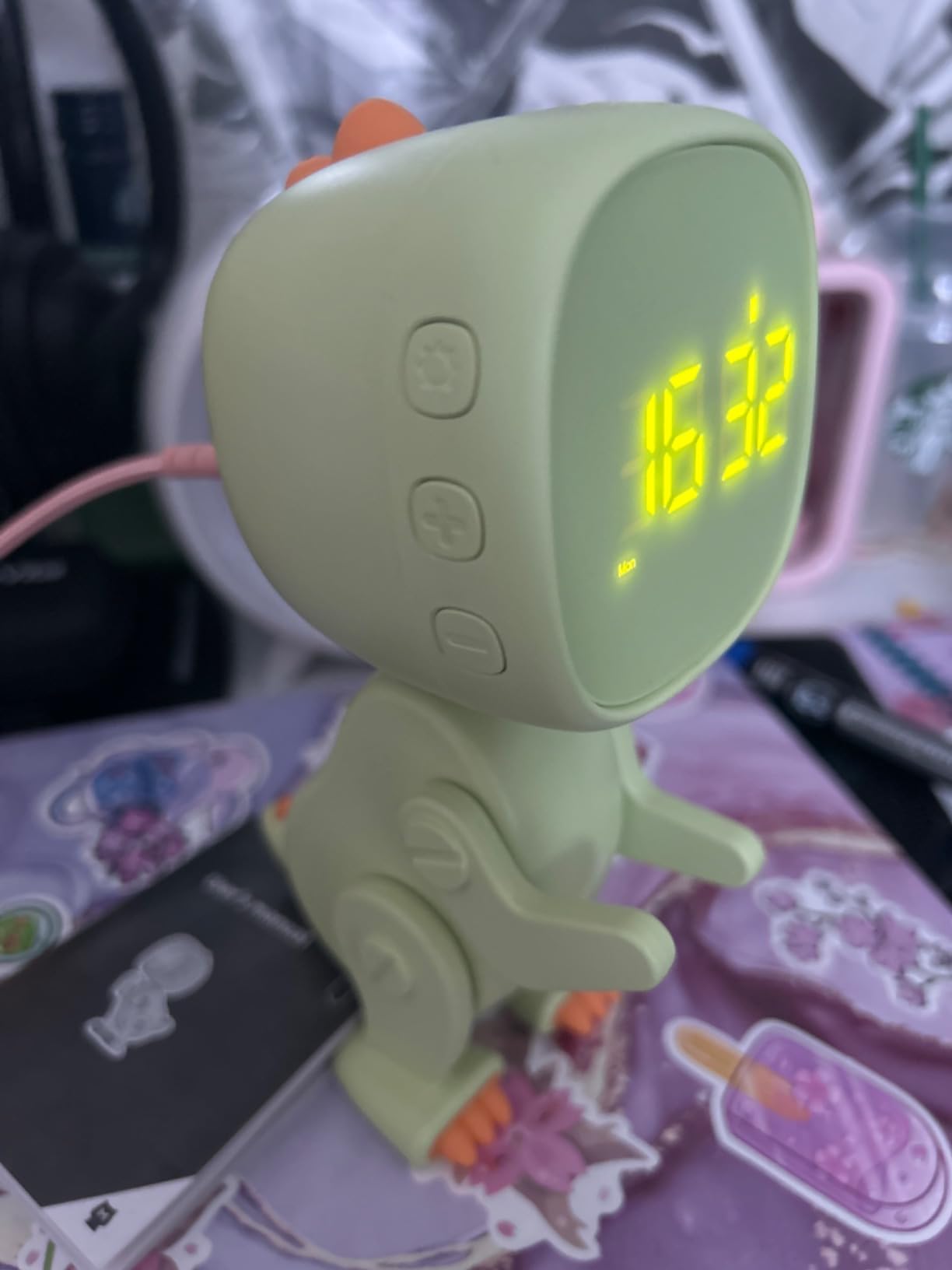 Avis Réveil Lumineux Numérique Enfant Ayybboo Vert : Alarme Montessori Réglable et USB Charge