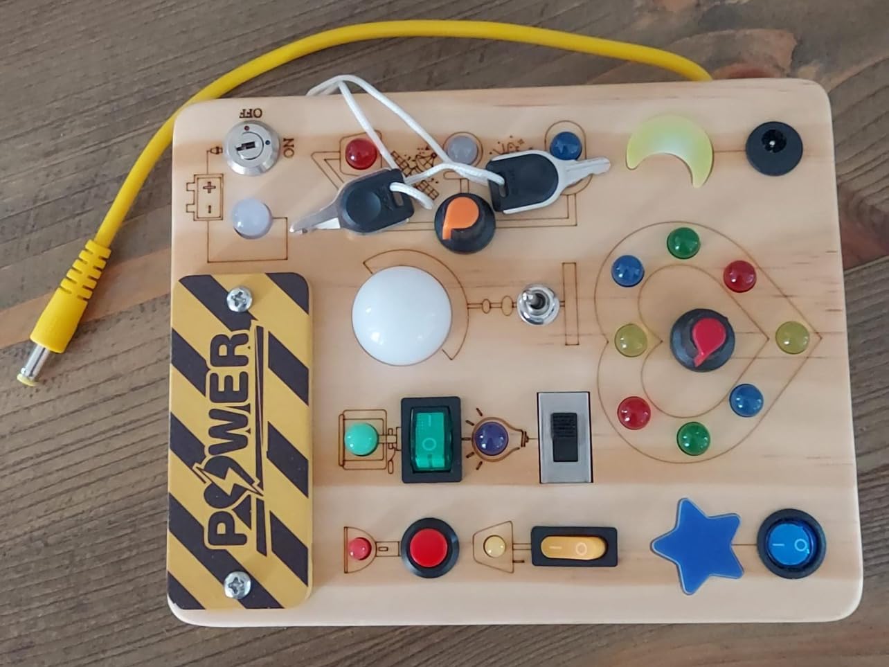 Avis Busy board Montessori Joyreal avec LED : jouet éducatif pour enfants de 2 à 4 ans