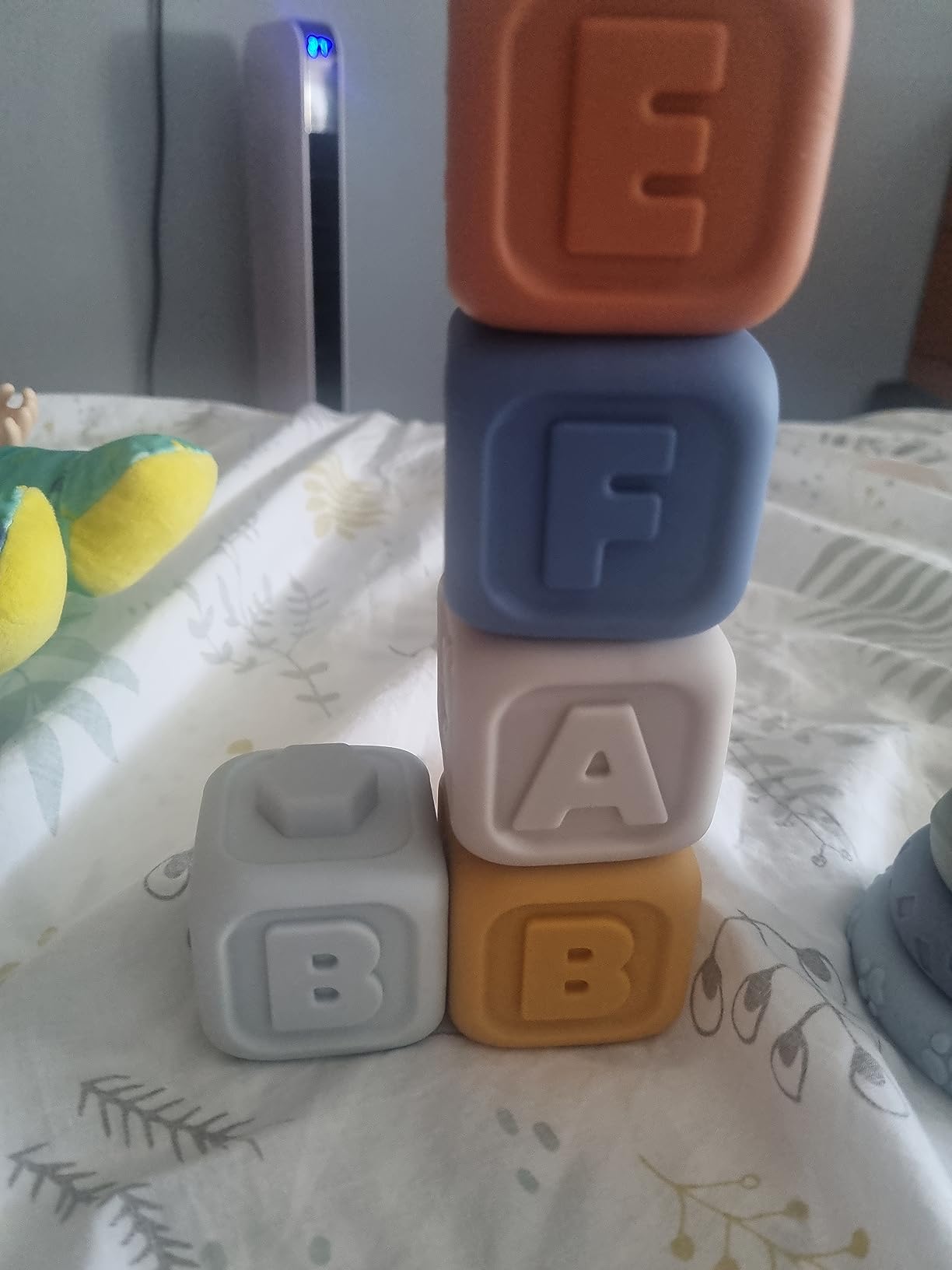 Avis Jouet Montessori Wodovia : blocs et cercles à empiler avec anneaux de dentition – 13 pièces