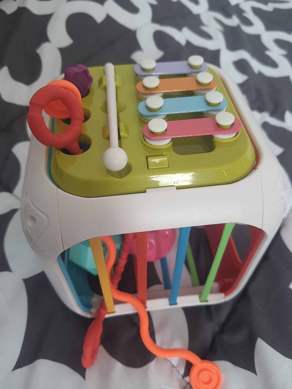 Avis Cube d’activités Montessori : jouet éducatif pour bébé de 1 à 2 ans