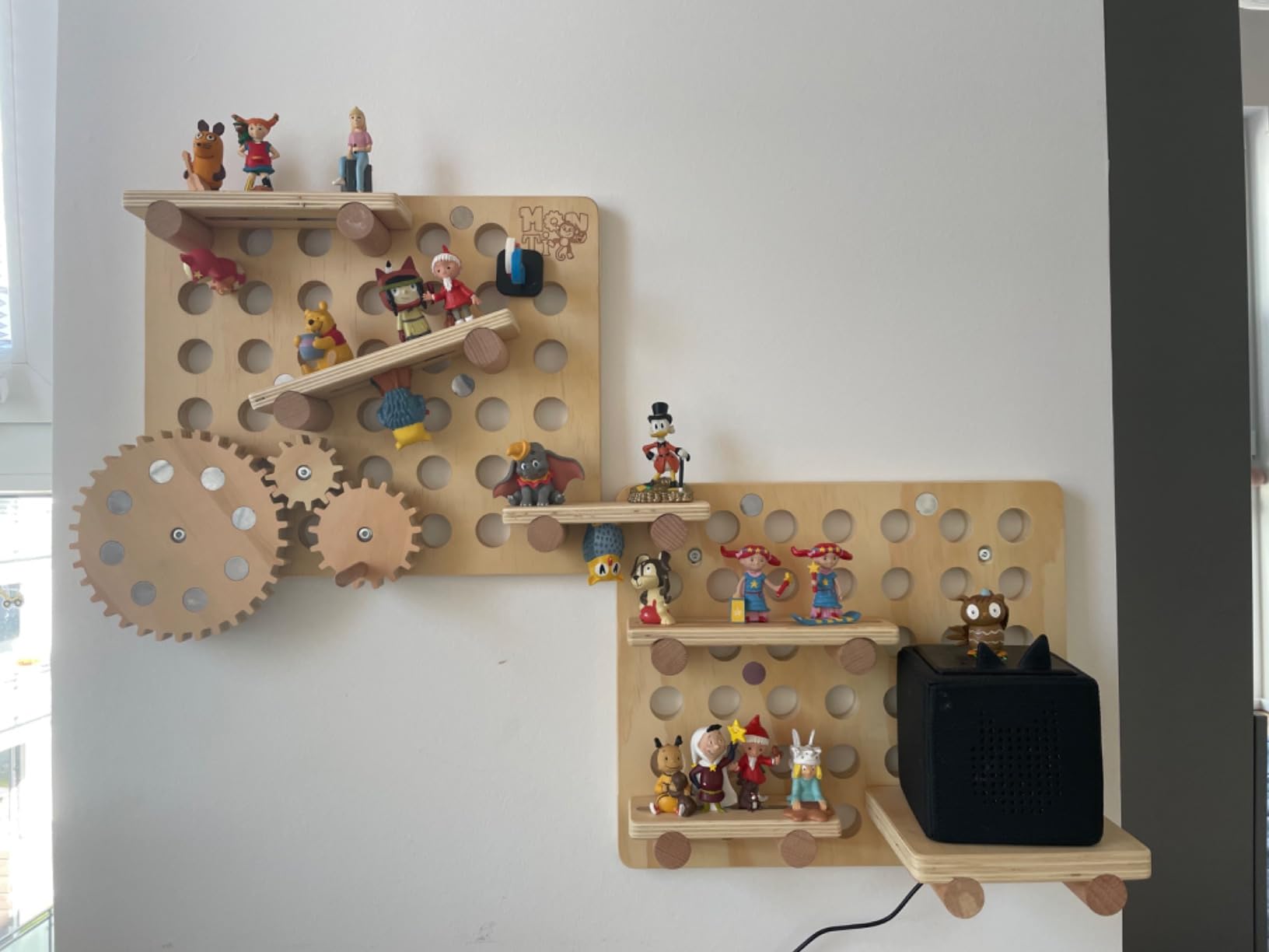 Avis Lot de 2 étagères Montessori pour Tonies et Toniebox : rangement créatif pour 75 figurines