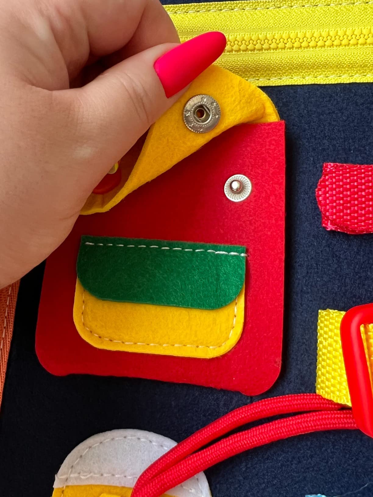 Avis Planche d’activité Montessori Achiyway 4 couches pour bébé 1-4 ans : un jouet éducatif pour voyage et motricité fine