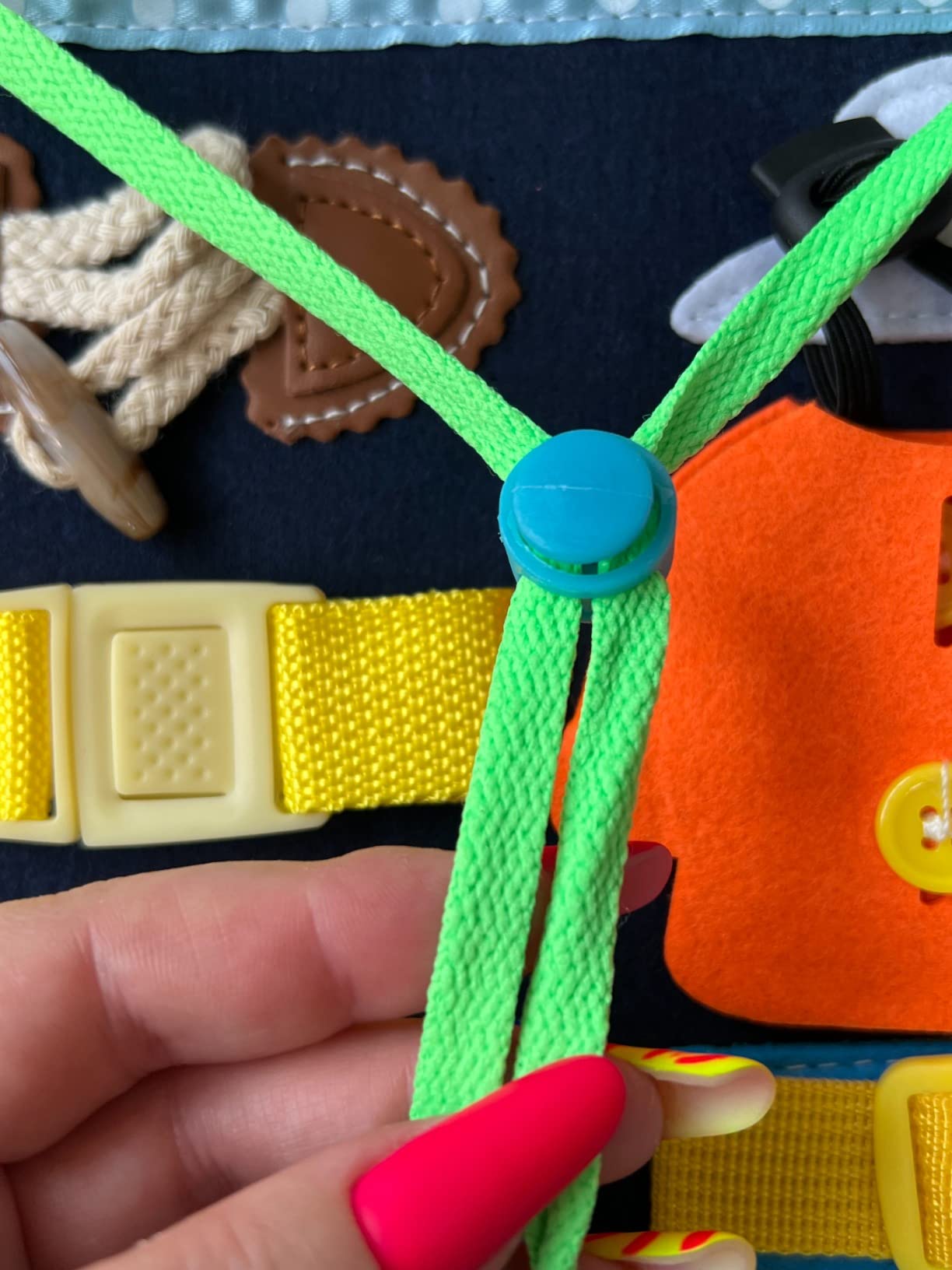 Avis Planche d’activité Montessori Achiyway 4 couches pour bébé 1-4 ans : un jouet éducatif pour voyage et motricité fine