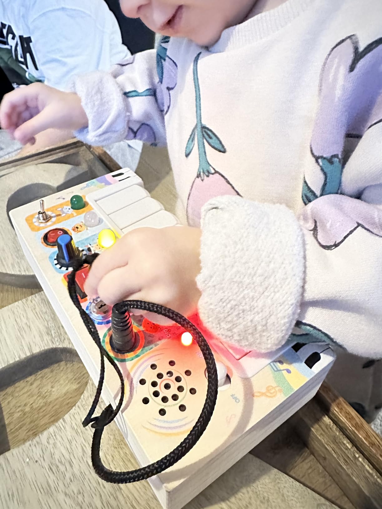 Avis Clavier piano enfant Sleamako : jouet Montessori avec lumières LED pour apprendre la musique