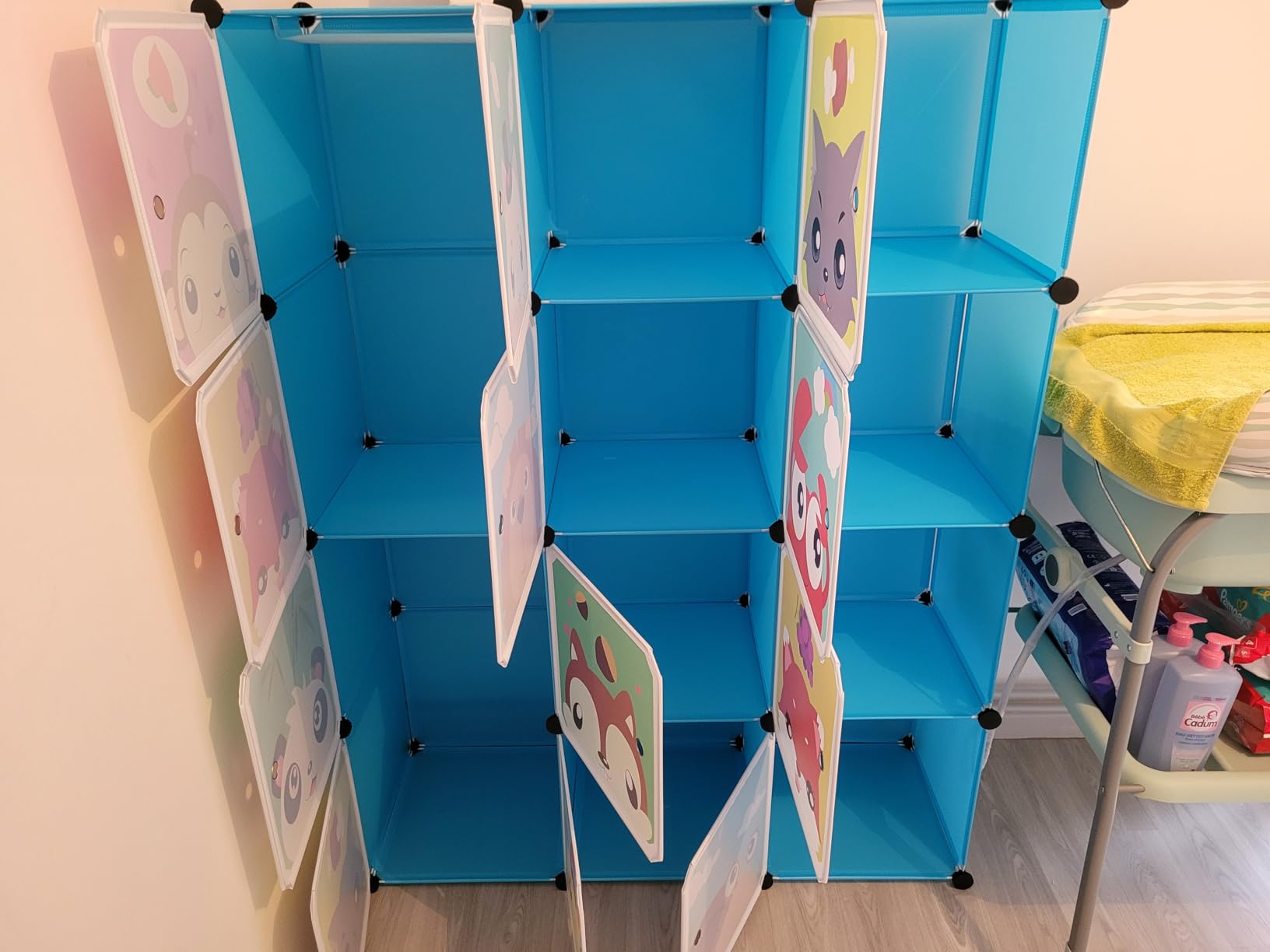 Avis Armoire Montessori Butun pour enfants : rangement modulable et portable