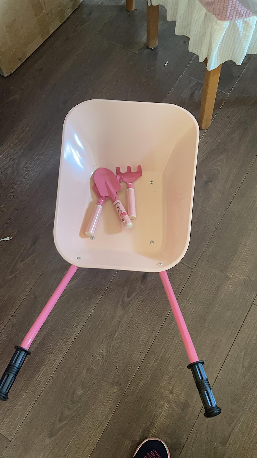Avis Ensemble de jardinage Montessori pour enfants : brouette en métal et outils, 5 pièces – rose