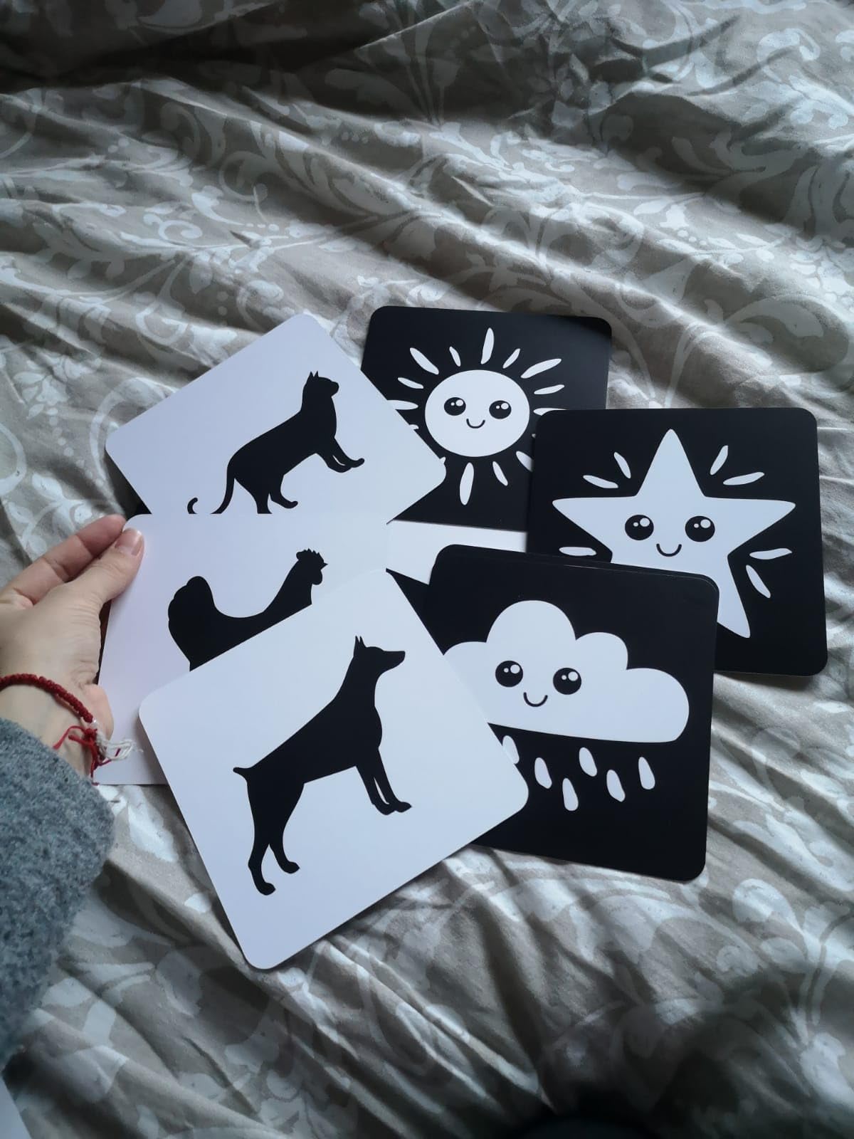 Avis Lot de 60 cartes sensorielles Montessori pour nouveau-nés – Contraste élevé noir et blanc