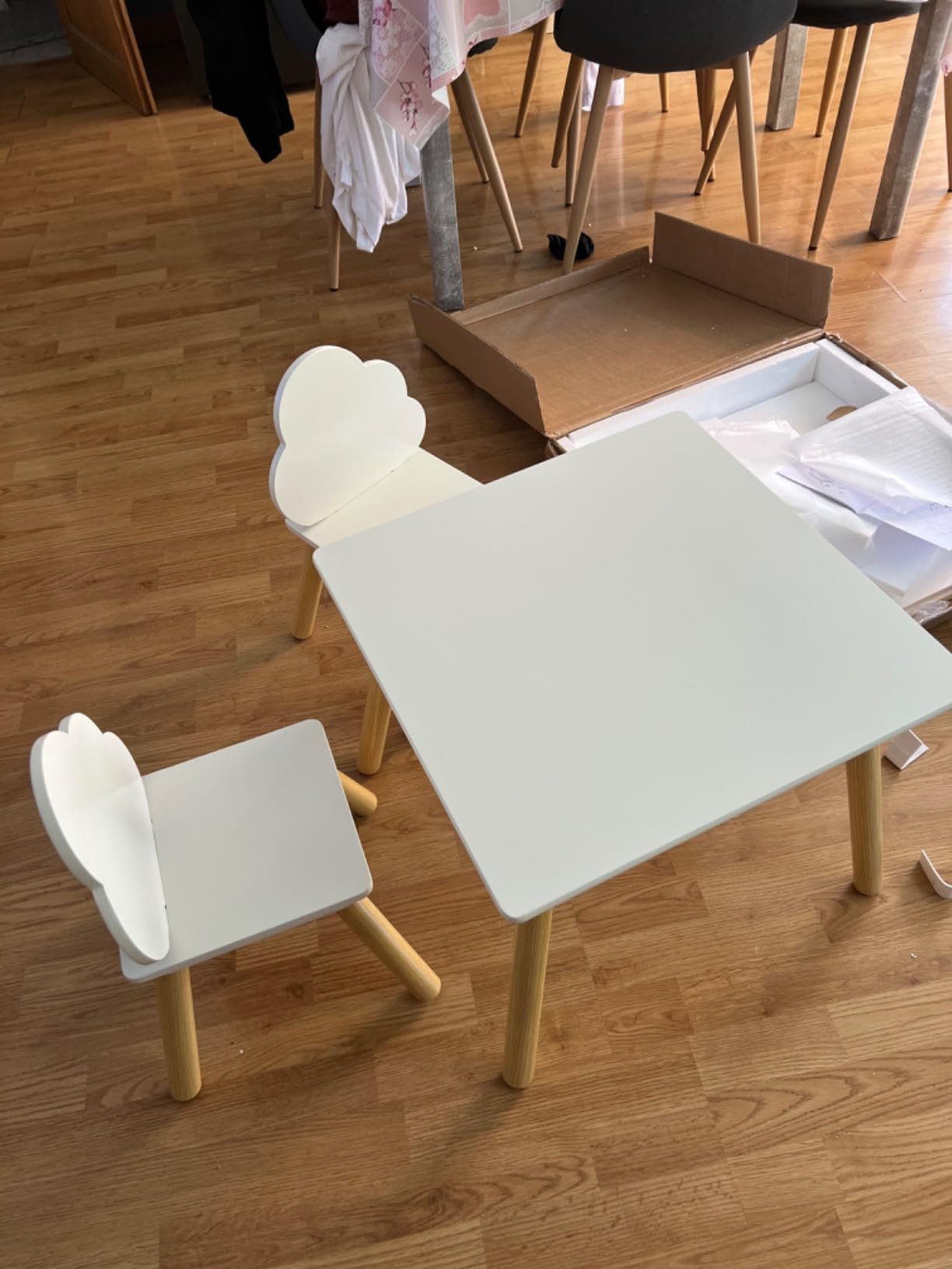 Avis Ensemble table et chaises enfant Montessori WOLTU MDF blanc