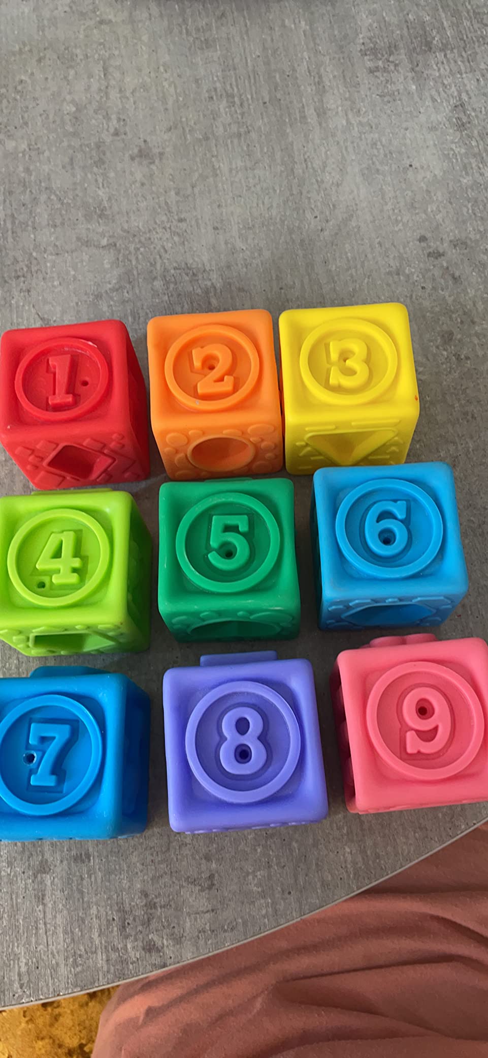 Avis Cubes emboîtables Montessori : jeu d’éveil et de motricité fine dès 10 mois