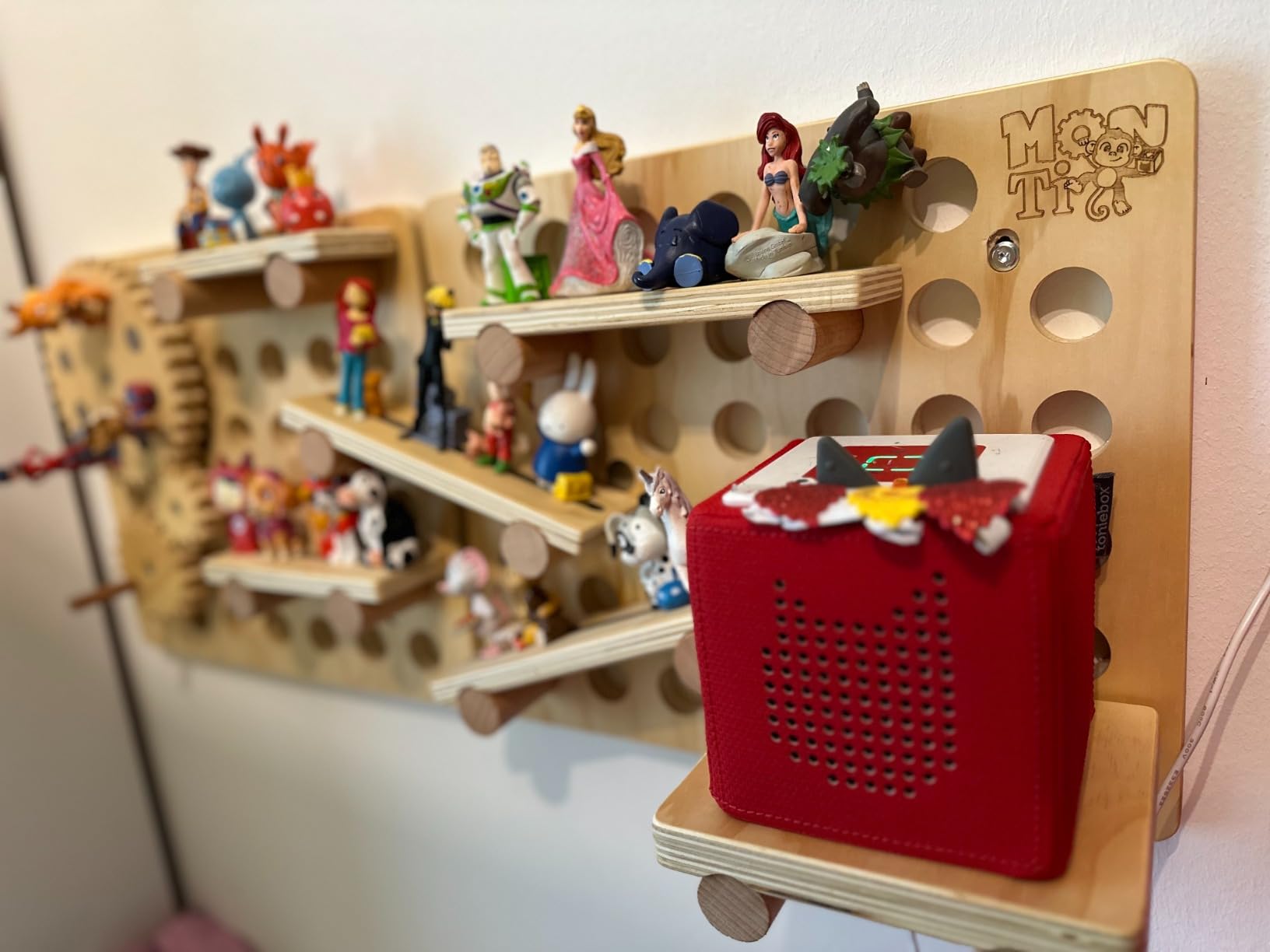 Avis Lot de 2 étagères Montessori pour Tonies et Toniebox : rangement créatif pour 75 figurines