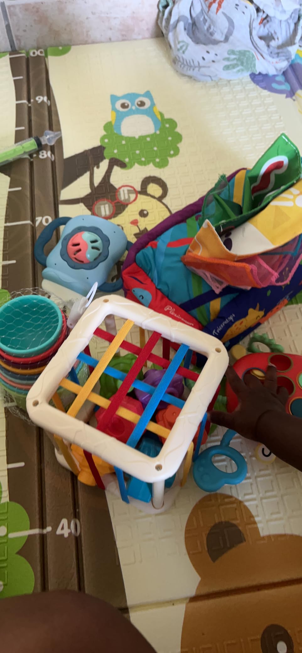 Avis Jouets Sensoriels Montessori : Trieur de Formes, Hochet et Gobelets Empilables pour Bébés