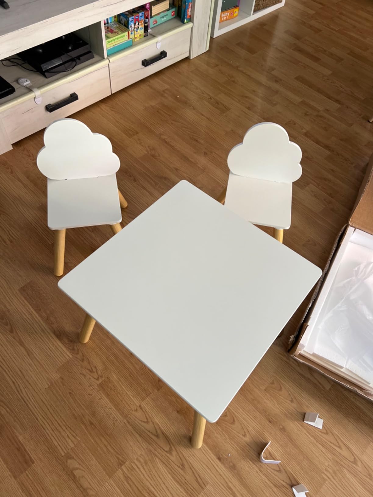 Avis Ensemble table et chaises enfant Montessori WOLTU MDF blanc