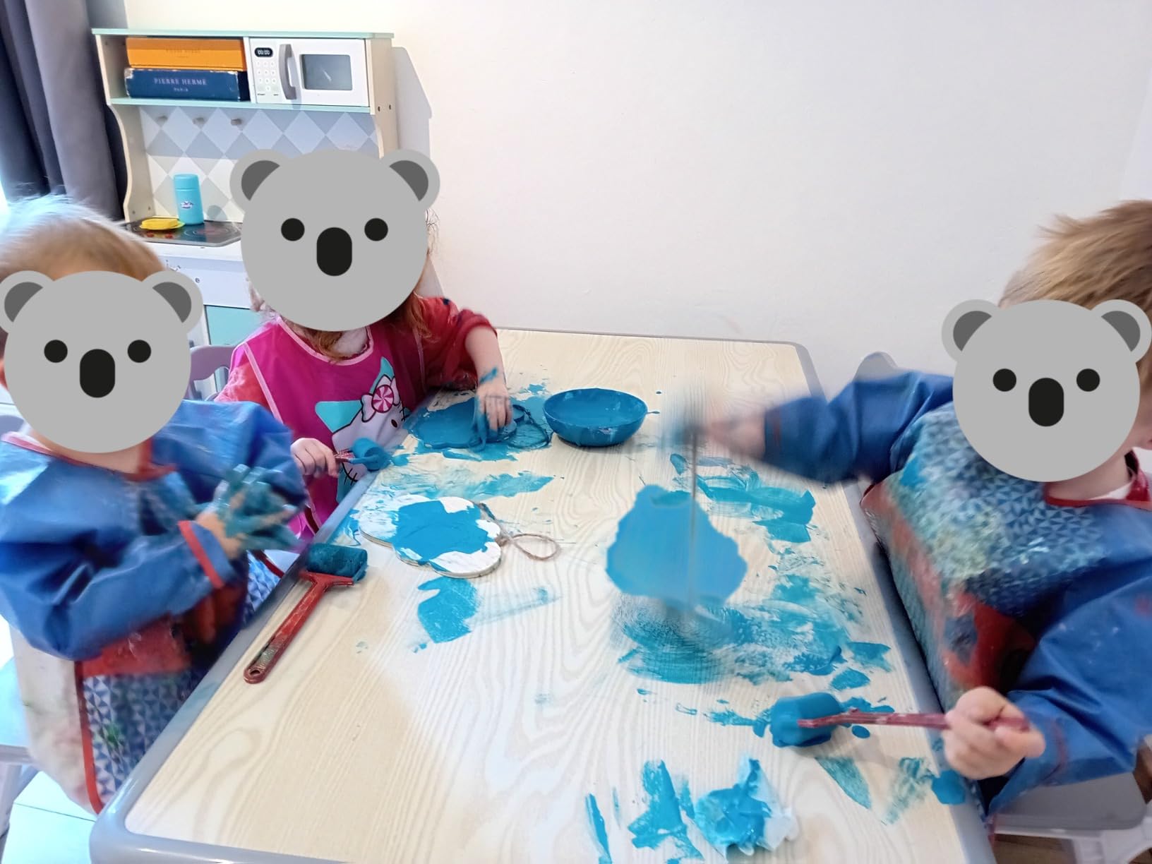 Avis Table et chaises Montessori NAIZY réglables pour enfants – Gris