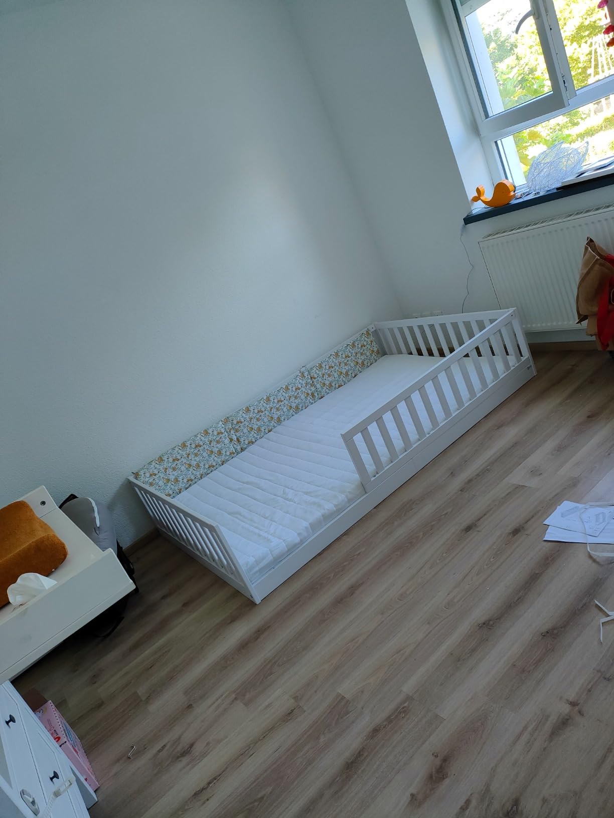 Avis Lit Montessori CADANI Timi 90×200 cm en Pin Massif Blanc avec Barrière de Sécurité