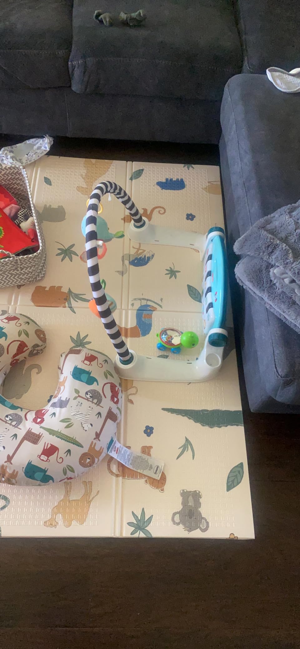 Avis Tapis d’éveil Montessori Nuby Safari : léger, pliable et idéal pour les voyages
