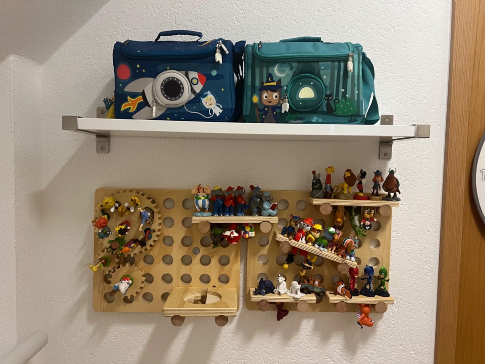 Avis Lot de 2 étagères Montessori pour Tonies et Toniebox : rangement créatif pour 75 figurines