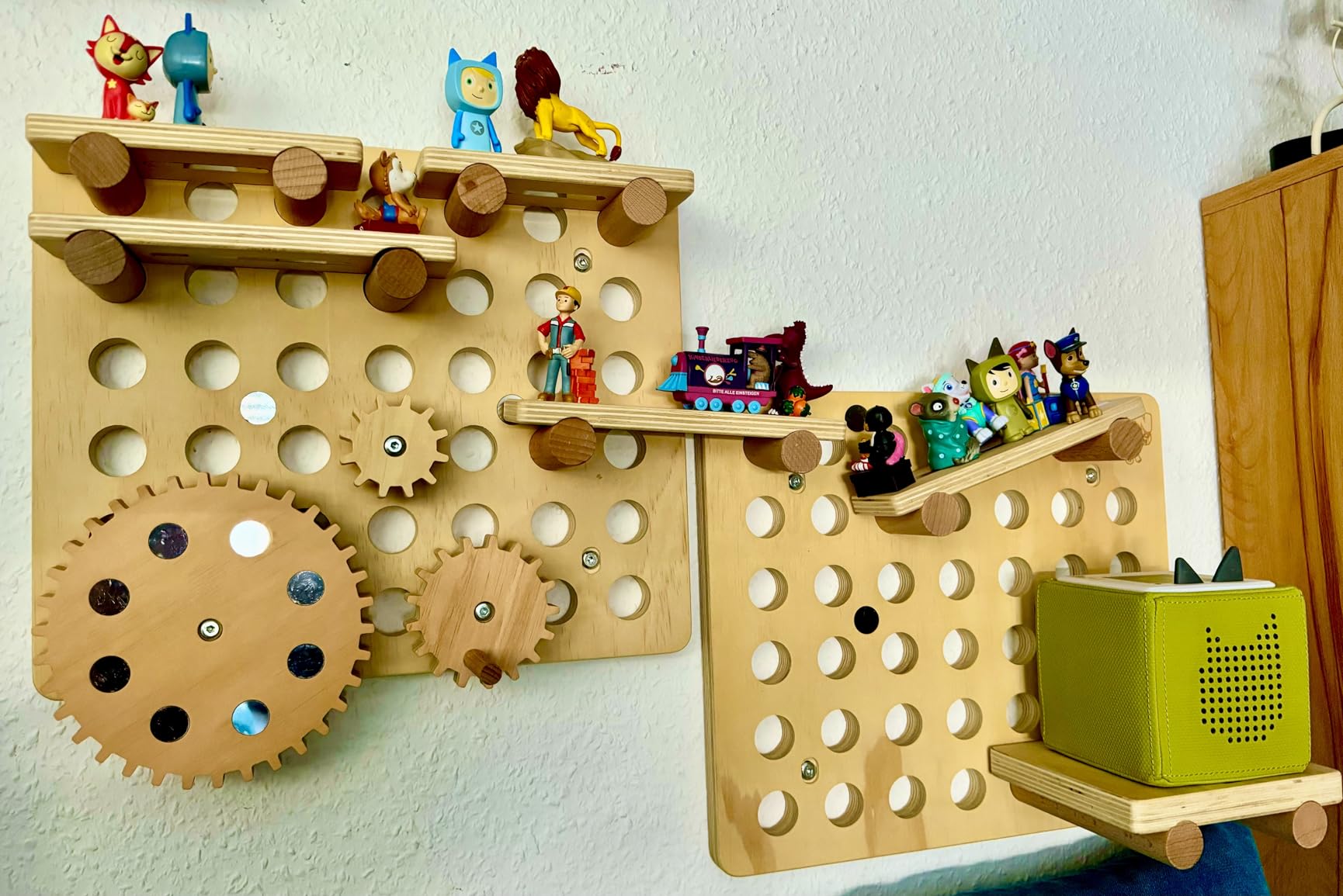 Avis Lot de 2 étagères Montessori pour Tonies et Toniebox : rangement créatif pour 75 figurines