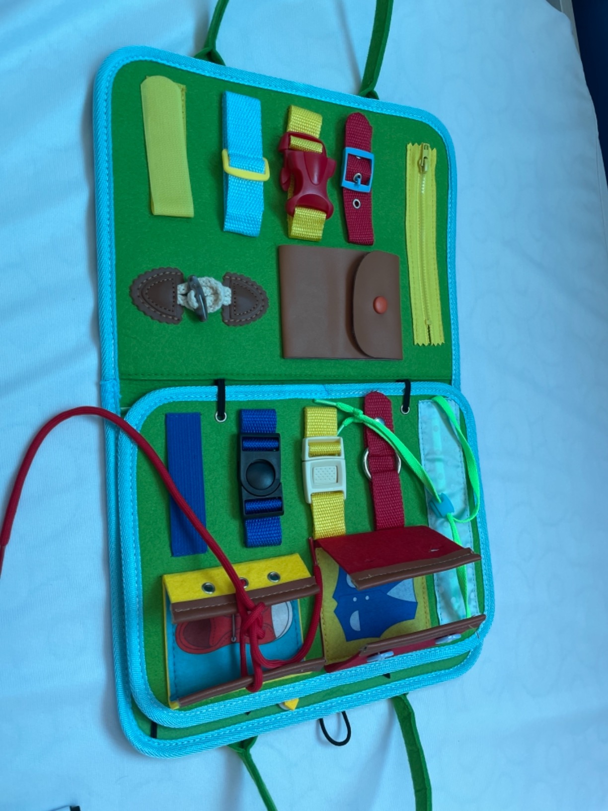Avis Busy board Montessori Achiyway : le tableau d’activités éducatif pour enfants dès 2 ans