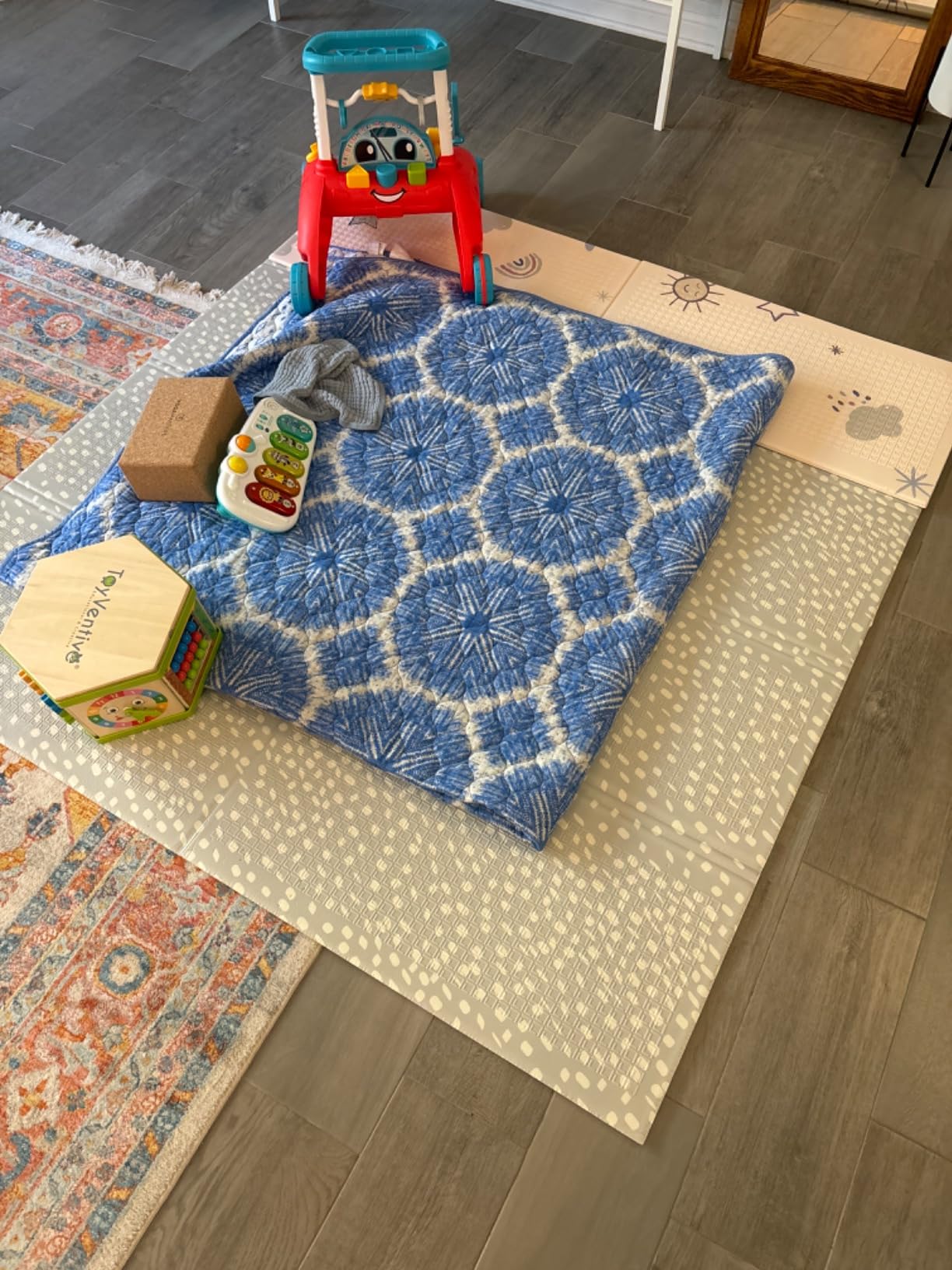 Avis Tapis d’éveil Montessori Nuby Safari : léger, pliable et idéal pour les voyages