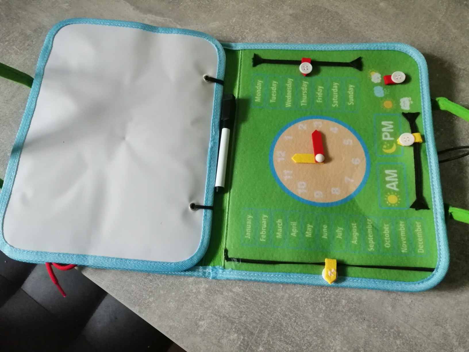 Avis Busy board Montessori Achiyway : le tableau d’activités éducatif pour enfants dès 2 ans