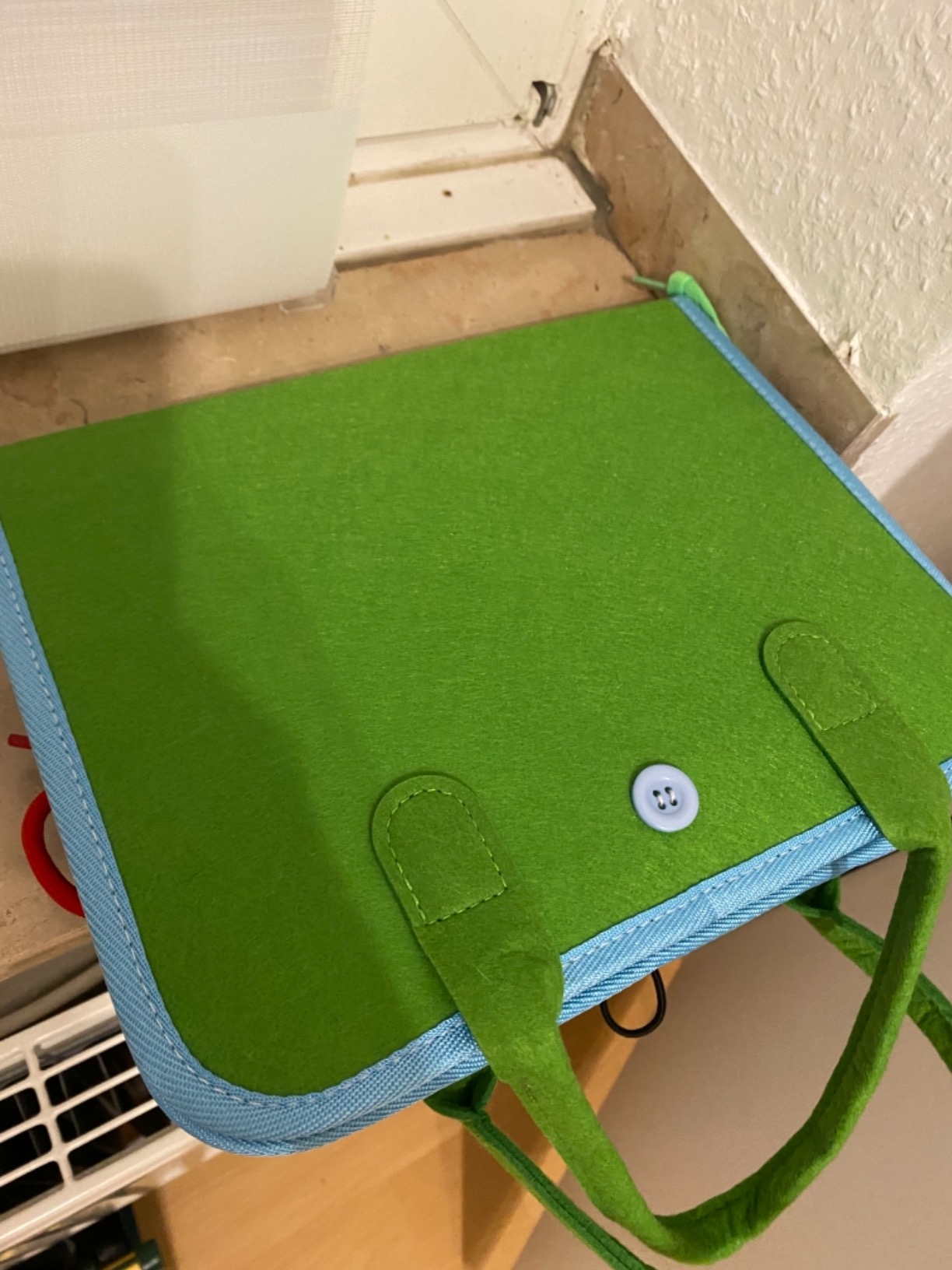 Avis Busy board Montessori Achiyway : le tableau d’activités éducatif pour enfants dès 2 ans