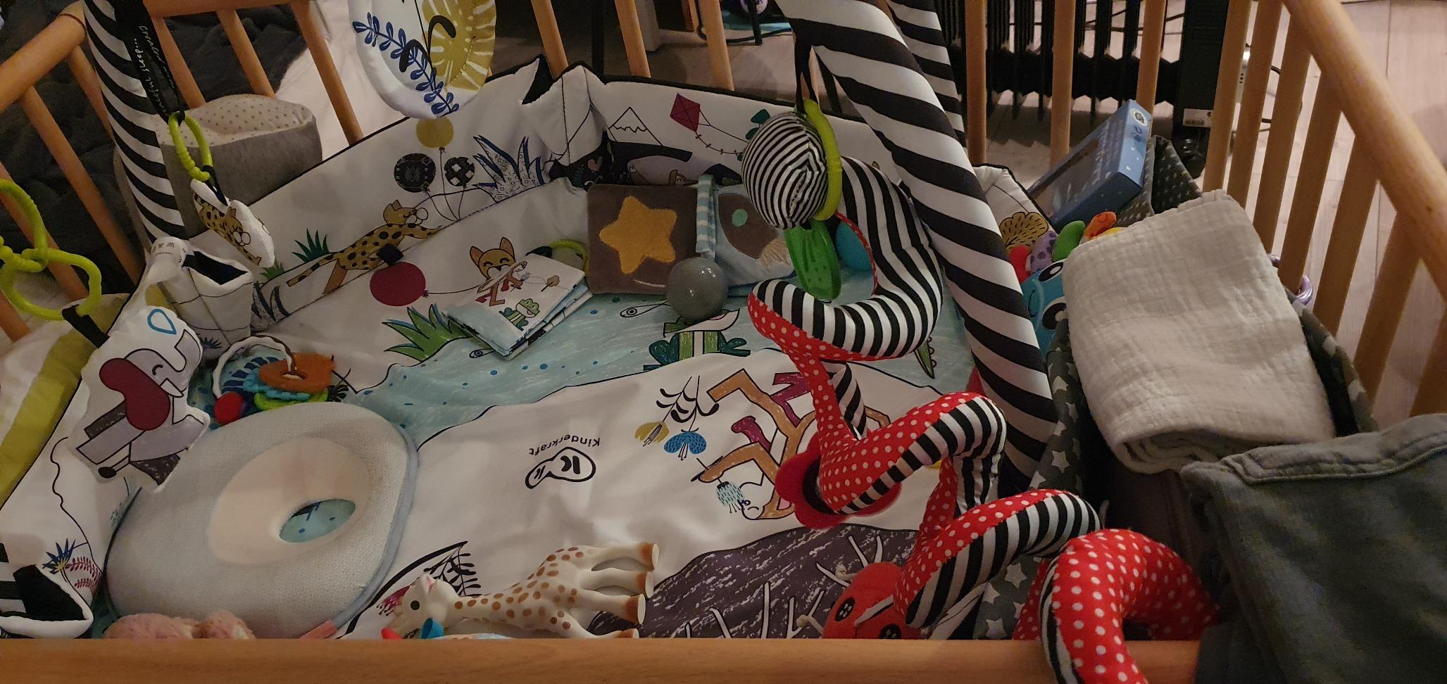 Avis Tapis d’éveil bébé 2 en 1 Kinderkraft Smartplay : éducatif et Montessori