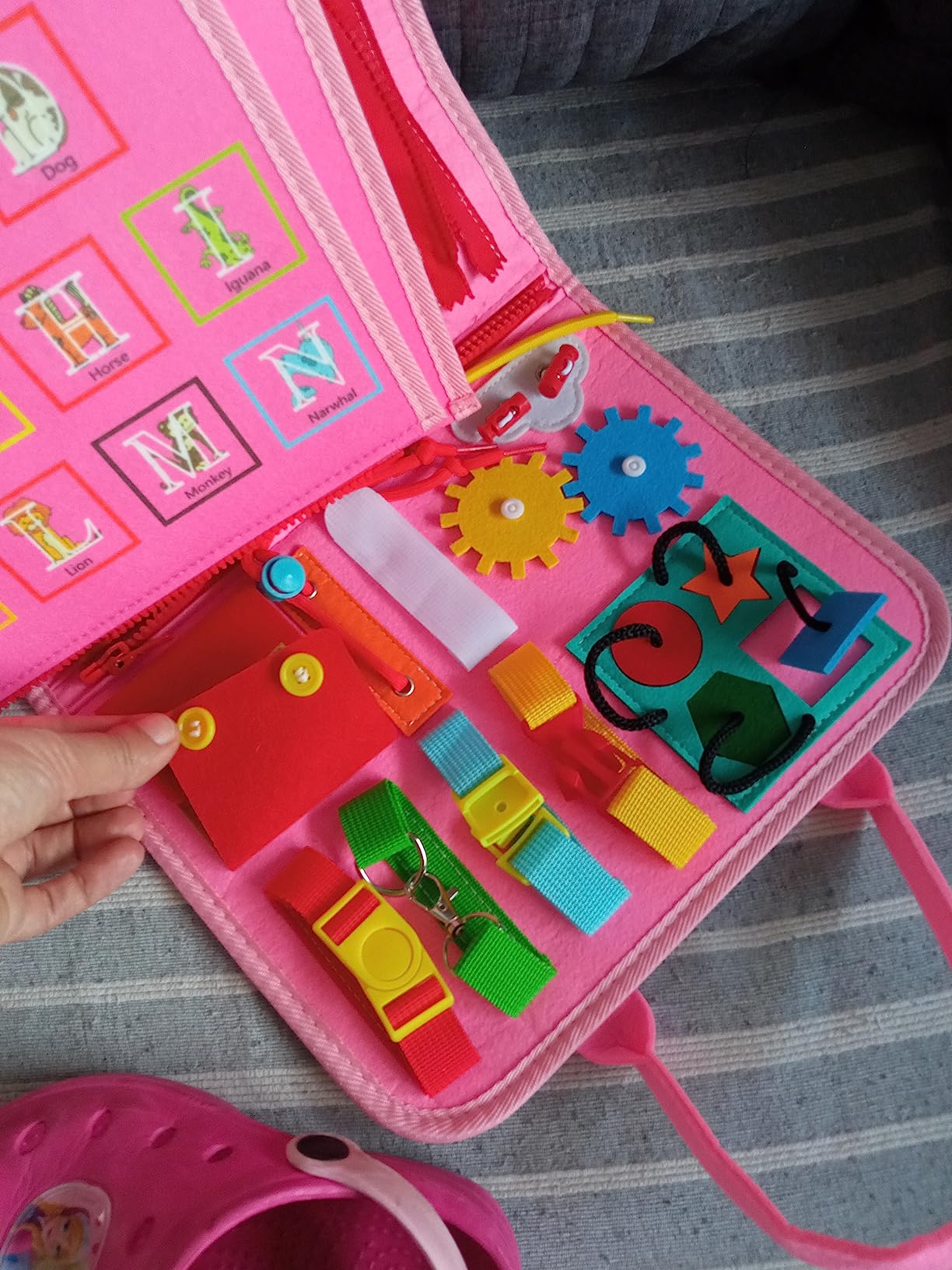Avis Busy board Montessori rose pour bébé 1 à 4 ans : jouet éducatif avec puzzle