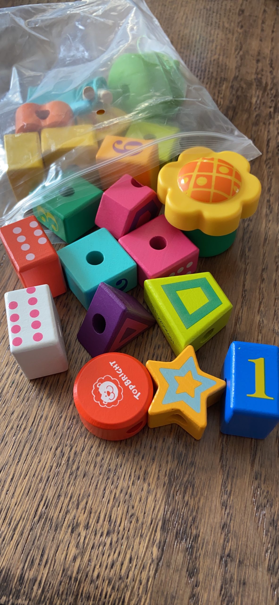 Avis Jouet de laçage Montessori en bois pour l’apprentissage motrice des enfants de 2 ans