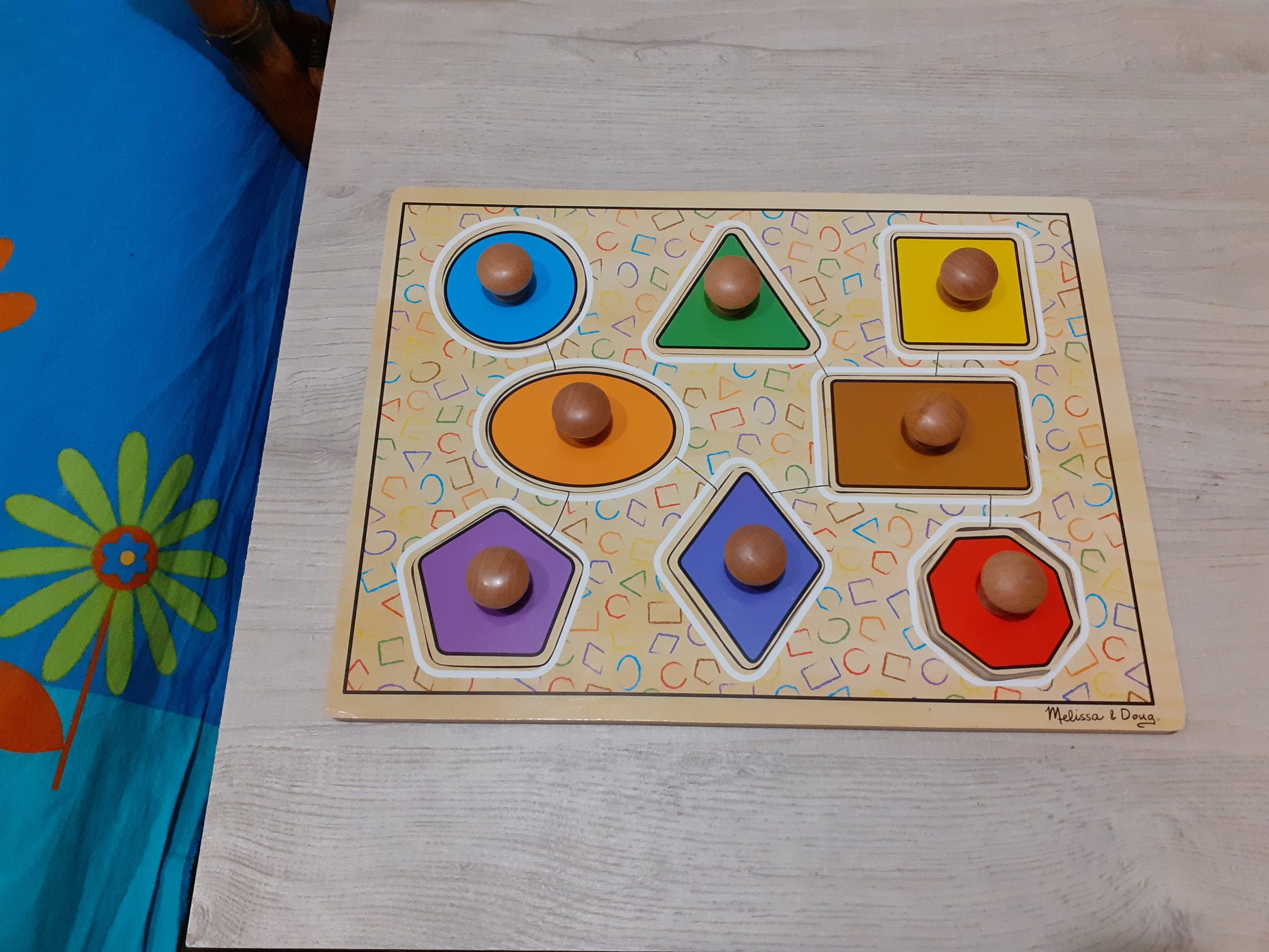 Avis Puzzle Montessori en bois à gros boutons : formes géométriques pour enfants de 2 à 4 ans