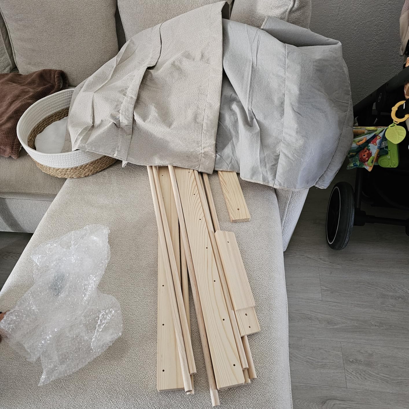 Avis bibliothèque montessori multicolore pour enfants à 6 niveaux