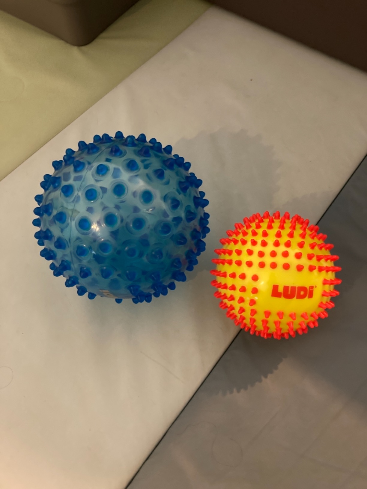 Avis Balle sensorielle Montessori pour bébé dès 6 mois