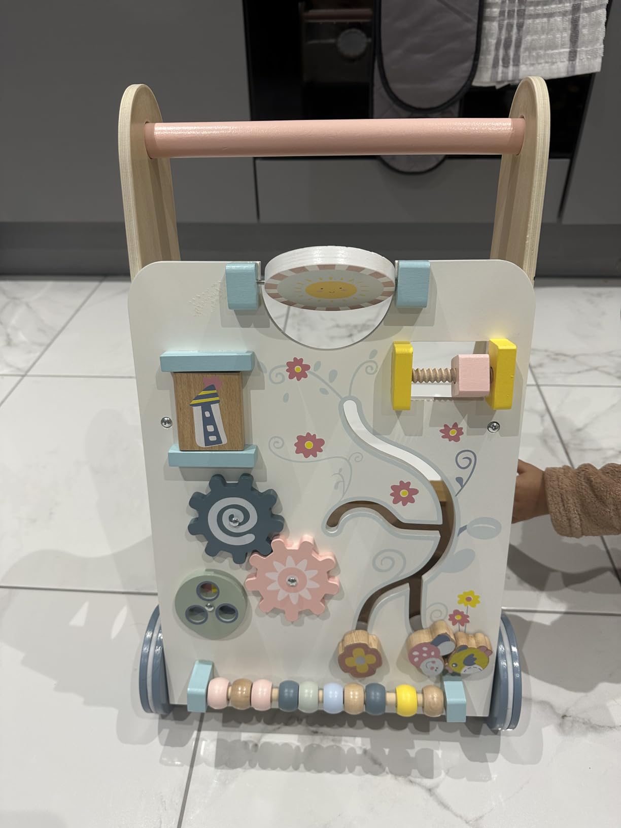 Avis Chariot de marche en bois avec jeux ludiques pour bébé dès 12 mois