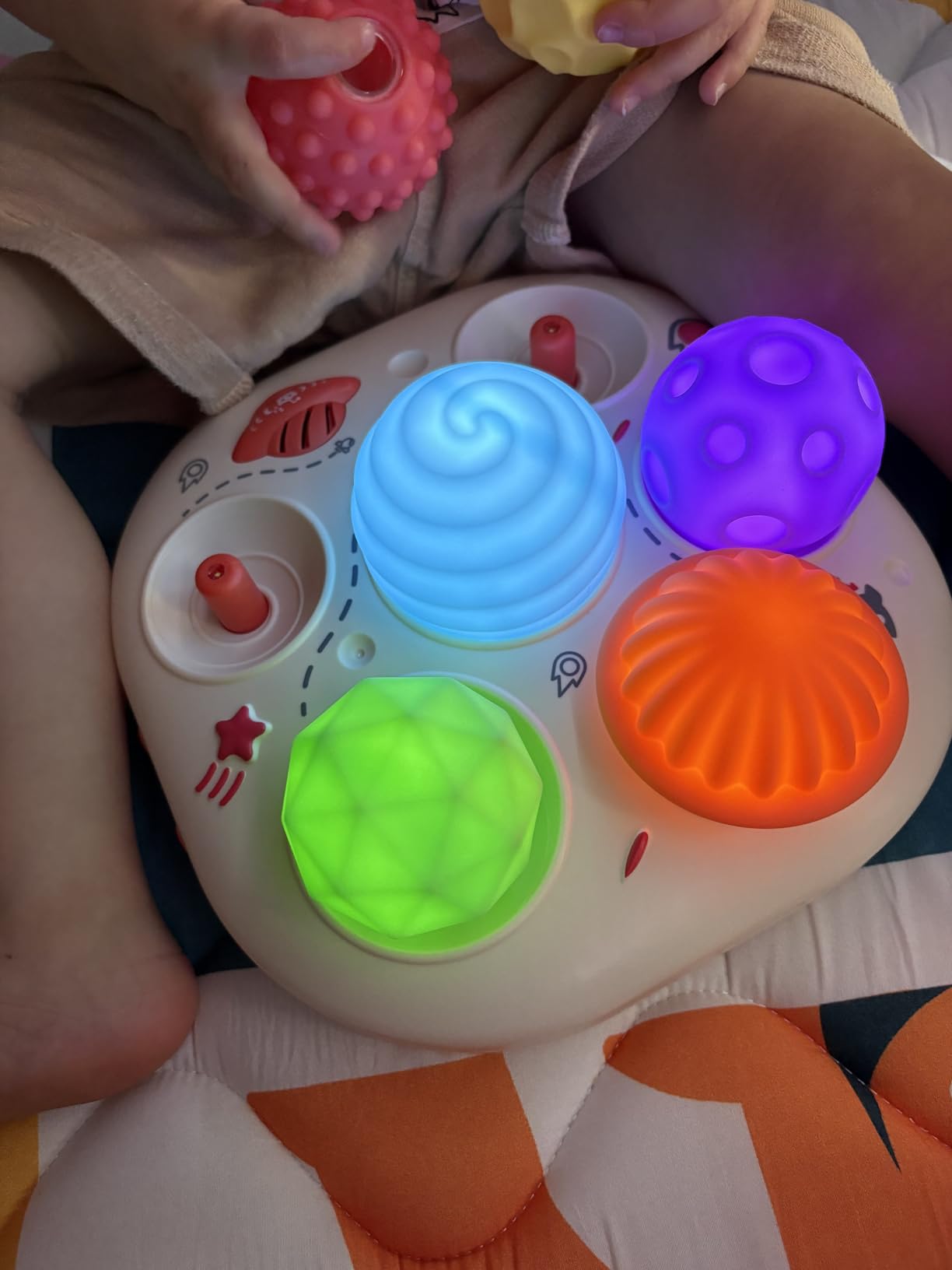 Avis Jouet d’éveil musical et lumineux Montessori avec balles sensorielles