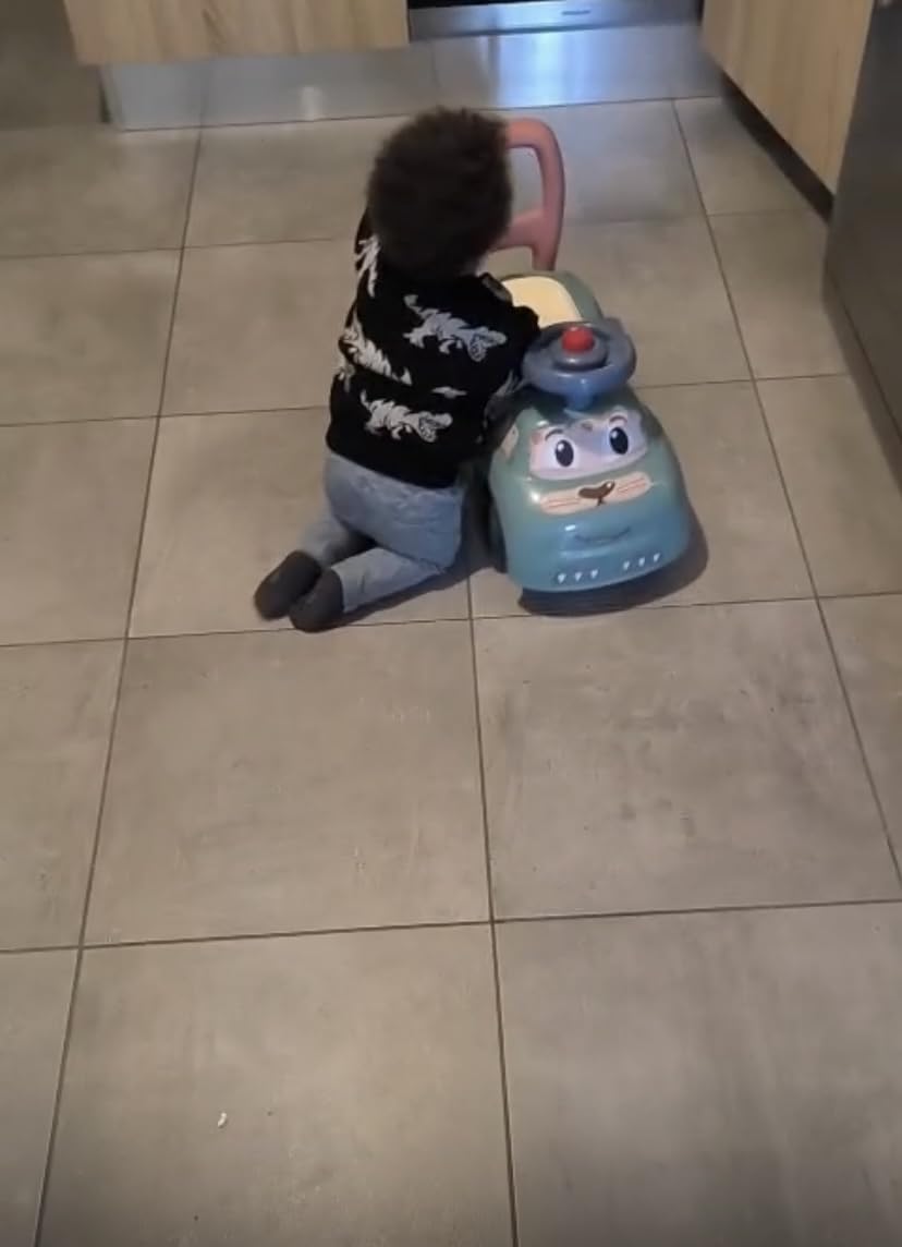 Avis Porteur auto bébé avec coffre à jouets et fonction trotteur dès 10 mois