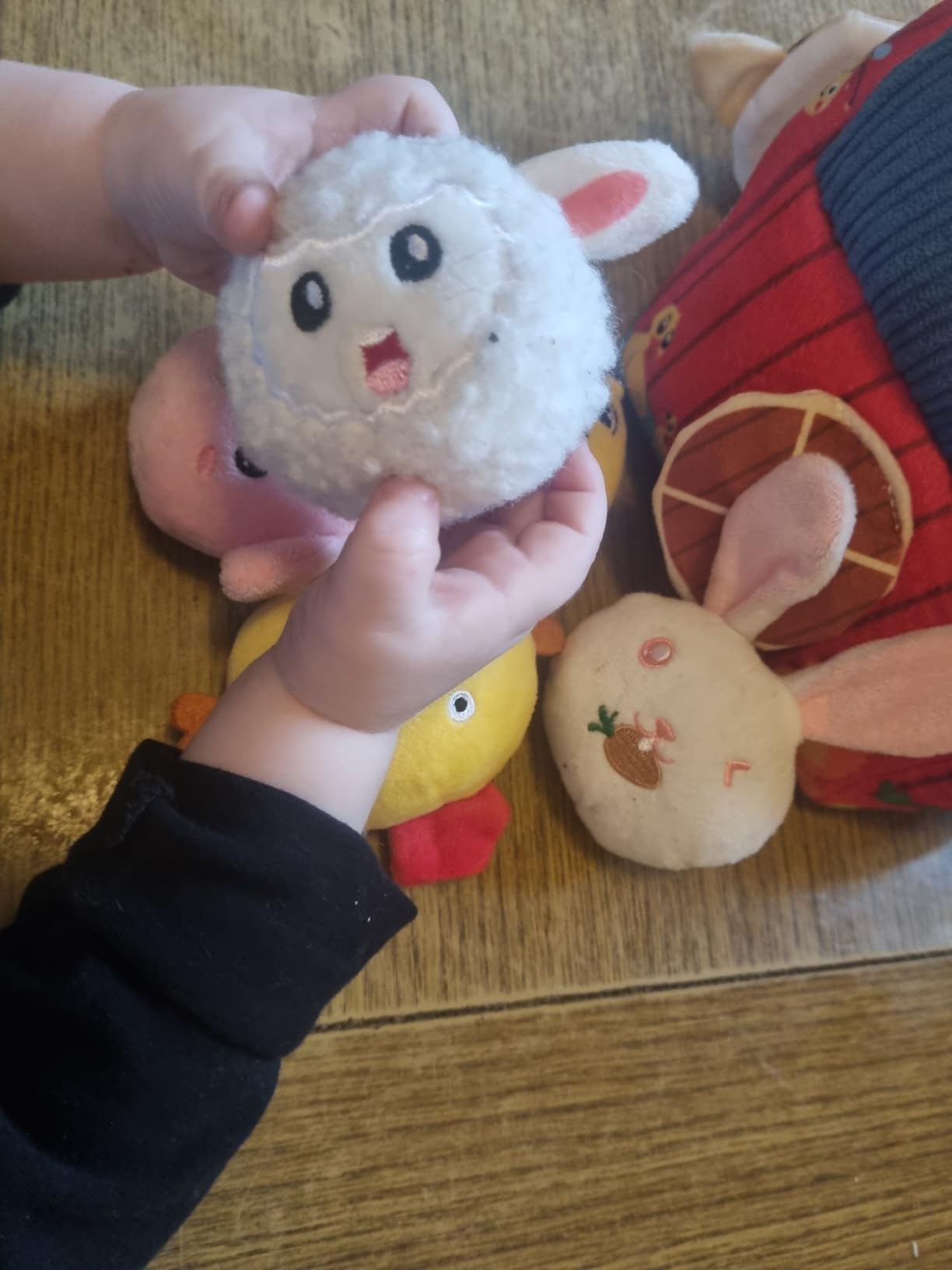 Avis jouet bébé 6 mois animaux de la ferme montessori avec grange et hochets sensoriels