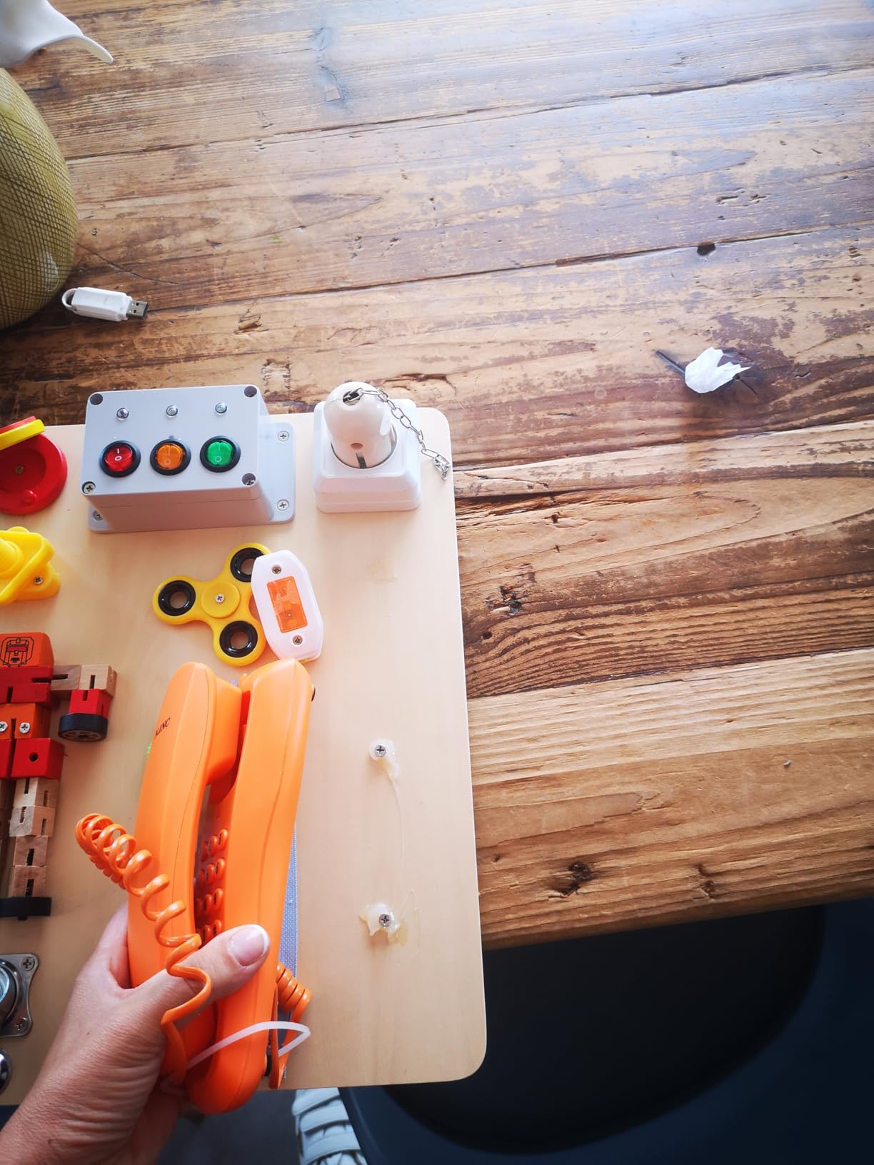 Avis Tableau sensoriel en bois 20 en 1 pour bébé – jouet éducatif Montessori
