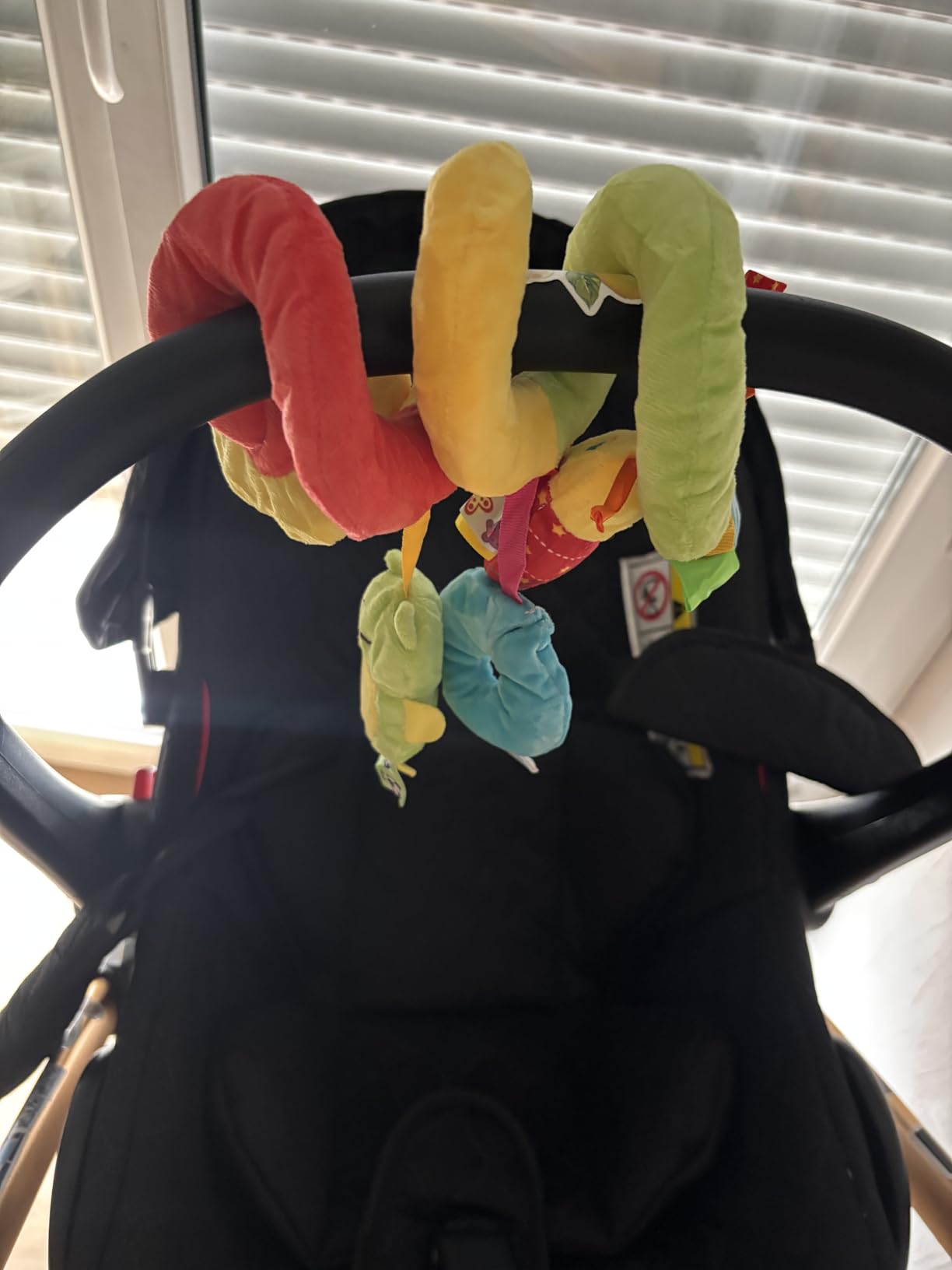 Avis Spirale d’activité montessori pour bébé avec hochets et pendentifs