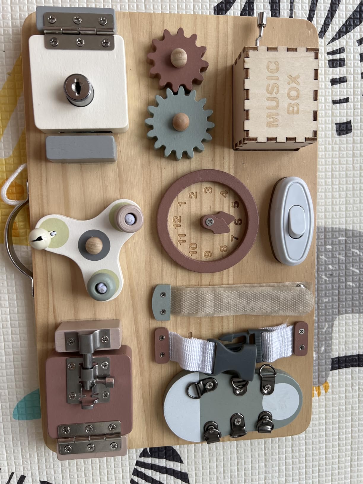 Avis Planche d’activités Montessori pour motricité et éveil sensoriel