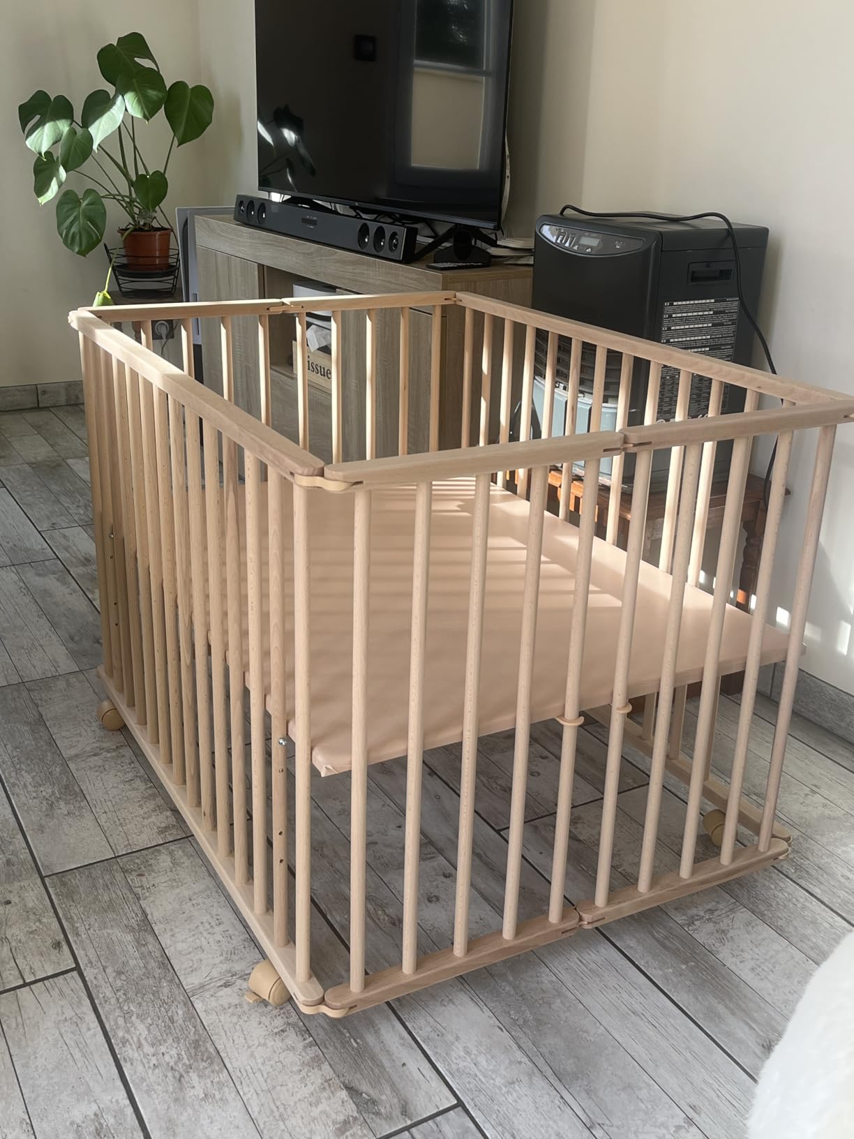 Avis Parc bébé pliable en bois réglable avec roulettes