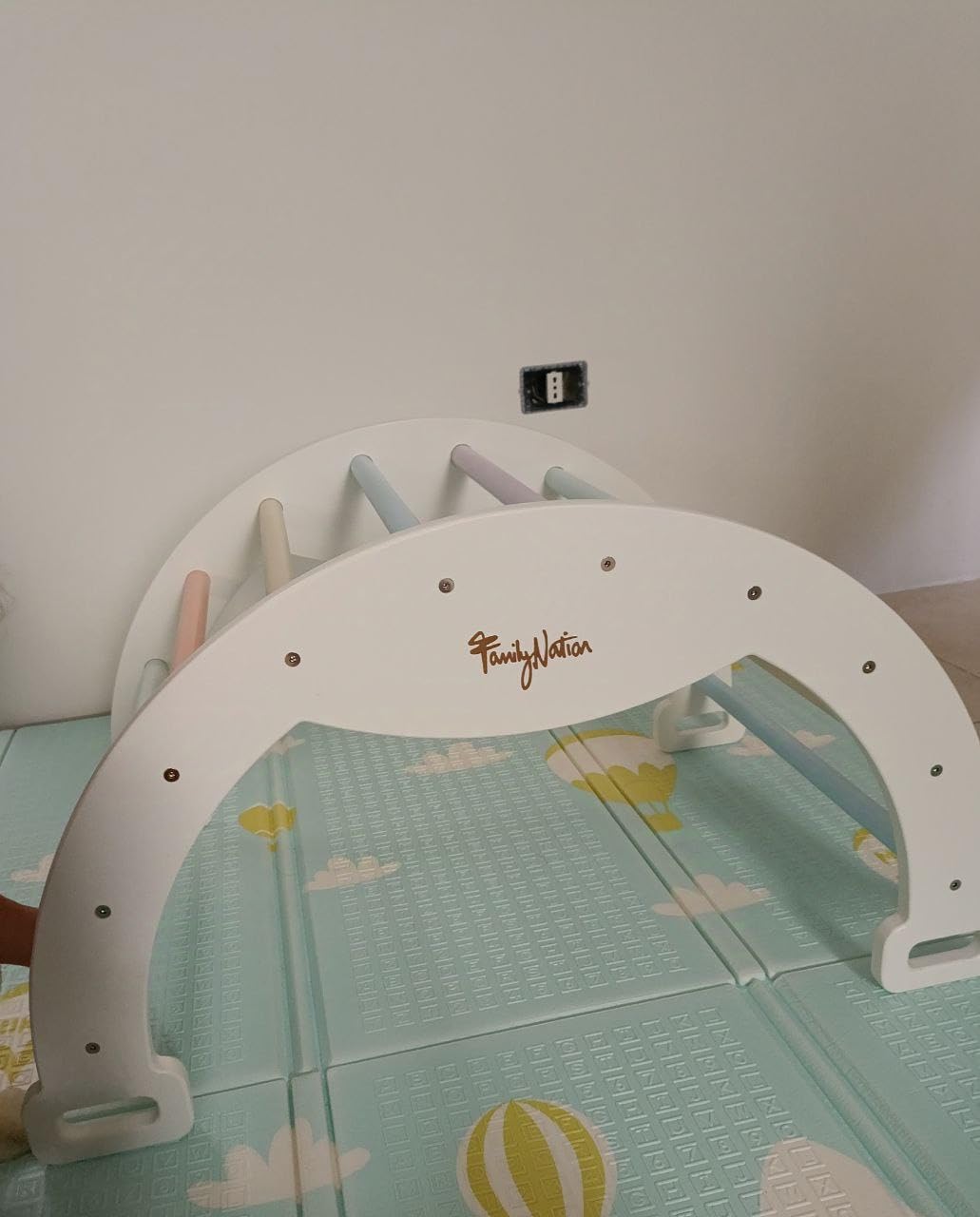 Avis arche montessori bébé en bois avec balançoire et escalade