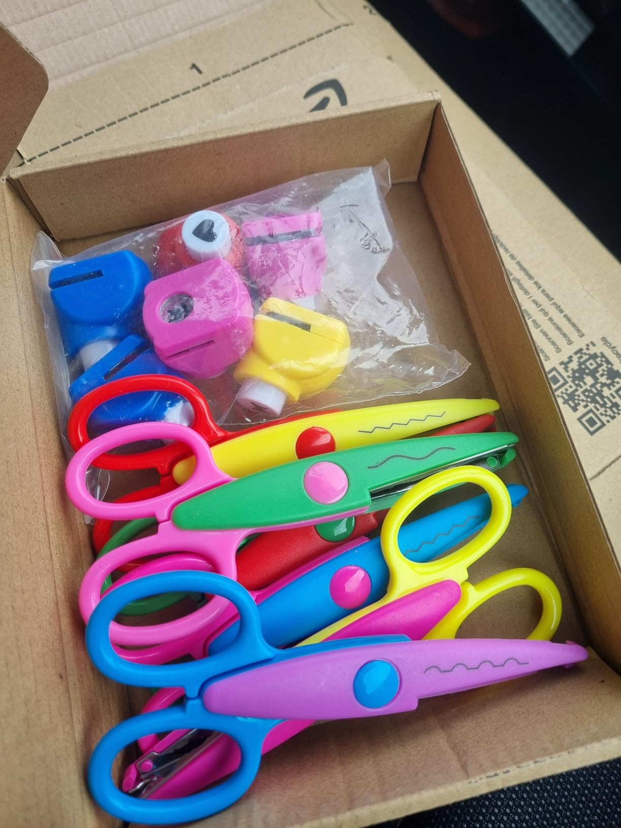 Avis Ciseaux d’apprentissage pour enfants avec perforatrices et formes variées