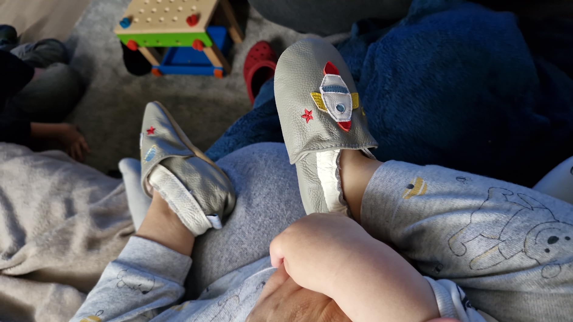 Avis Chaussons en cuir souple pour bébé montessori