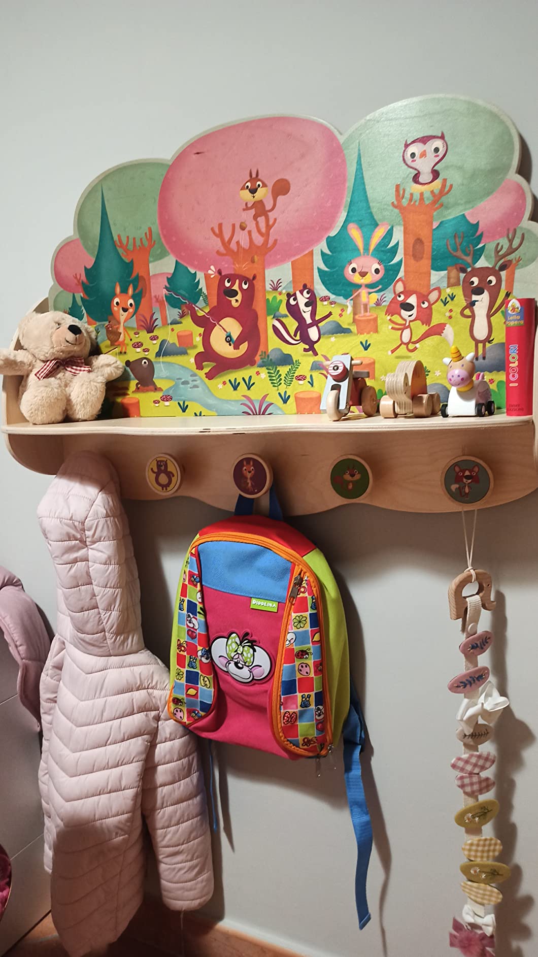 Avis Porte-manteau mural montessori avec étagère et animaux de la forêt