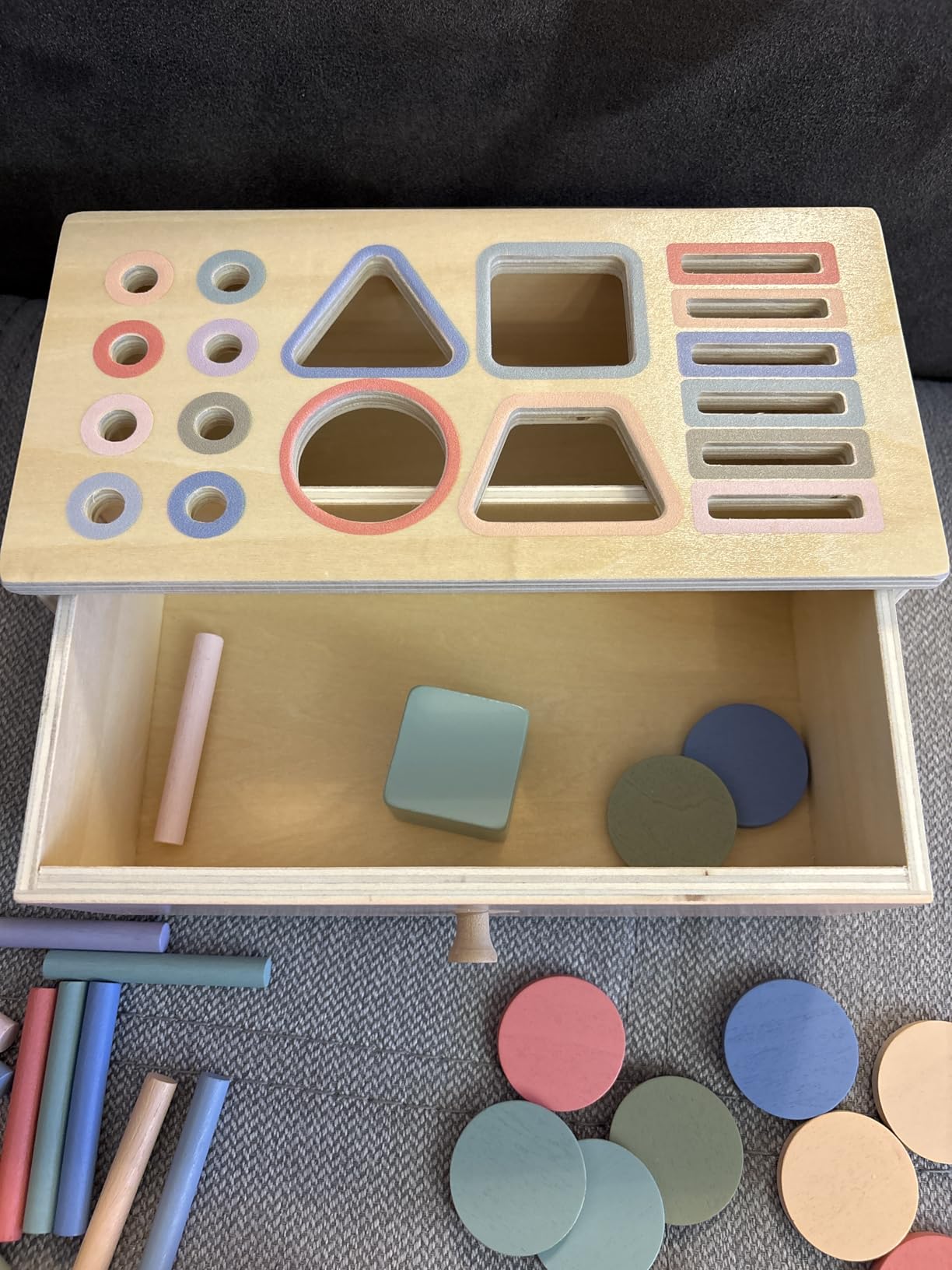 Avis Jouet montessori en bois pour tri des formes et jeux sensoriels