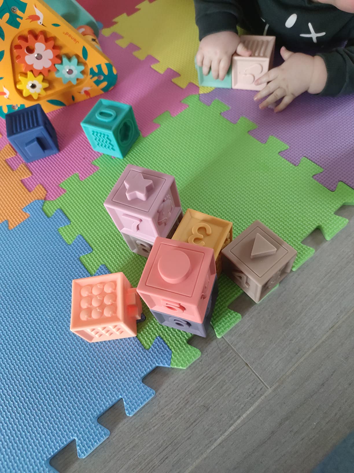 Avis Cubes sensoriels empilables pour bébé – jouet d’éveil Montessori