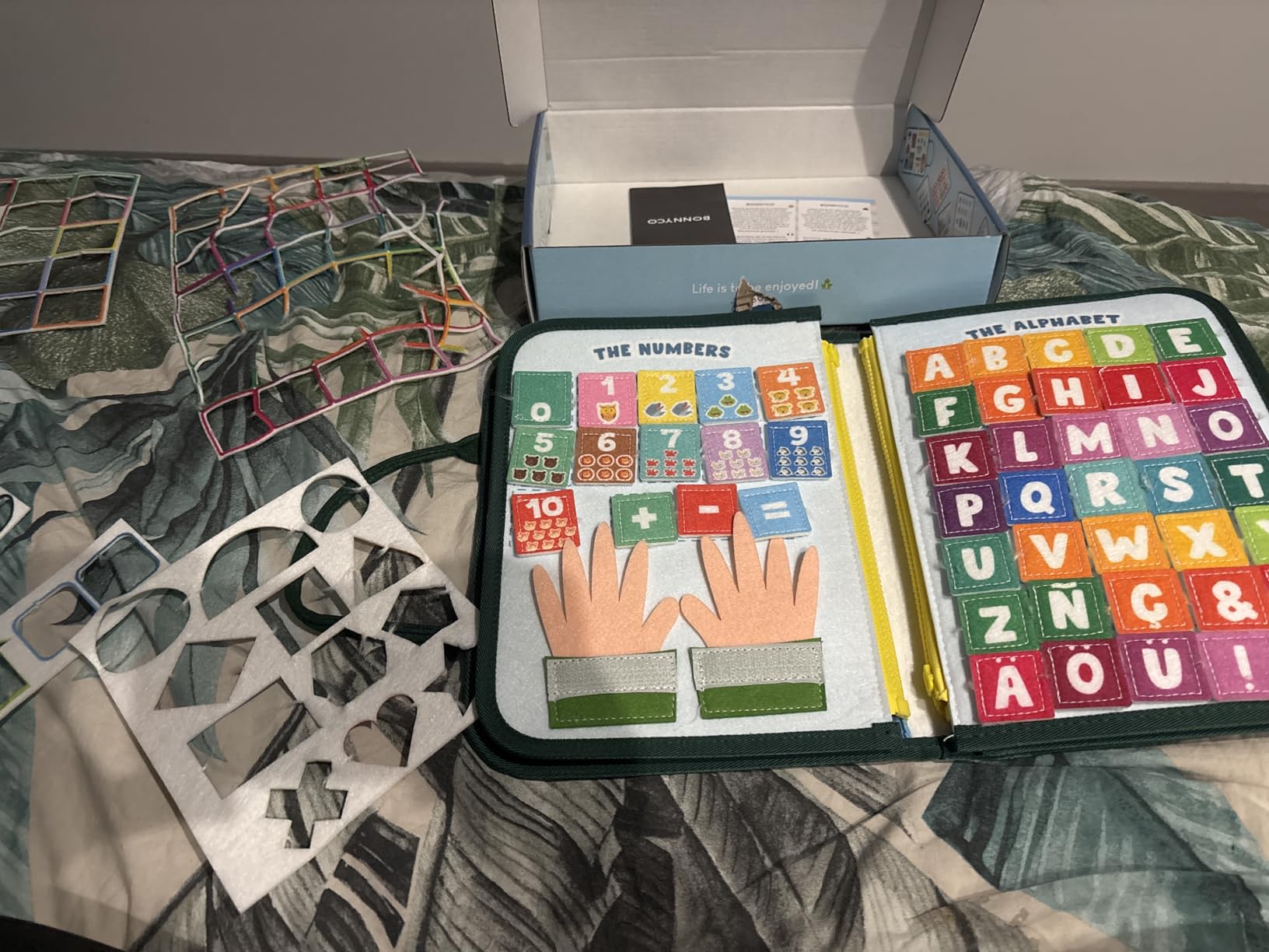 Avis Busy board Montessori en feutre pour motricité et développement enfant