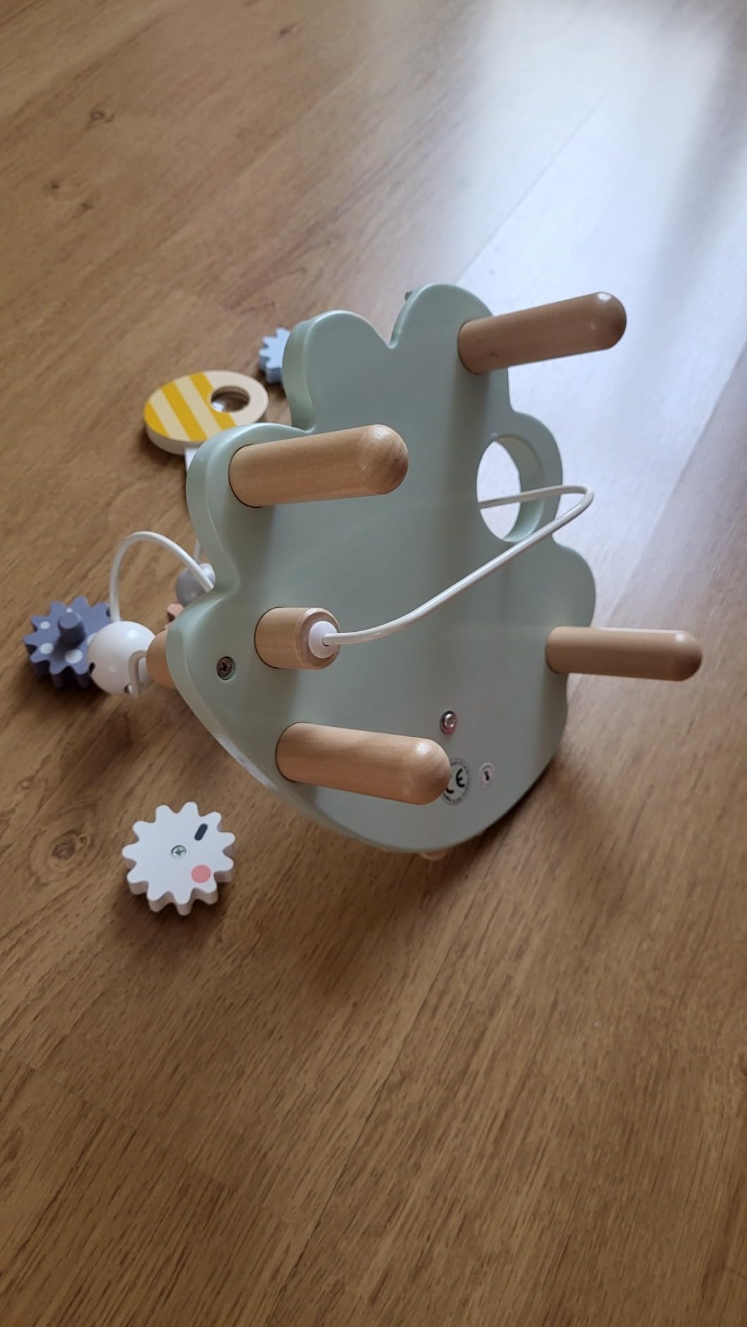 Avis Table d’activités en bois Janod pour éveil et motricité dès 18 mois