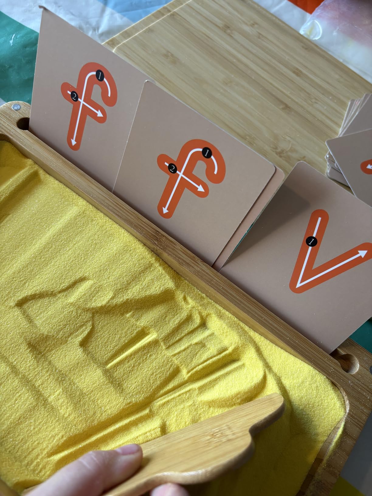 Avis Table de sable Montessori en bois pour le développement sensoriel des enfants