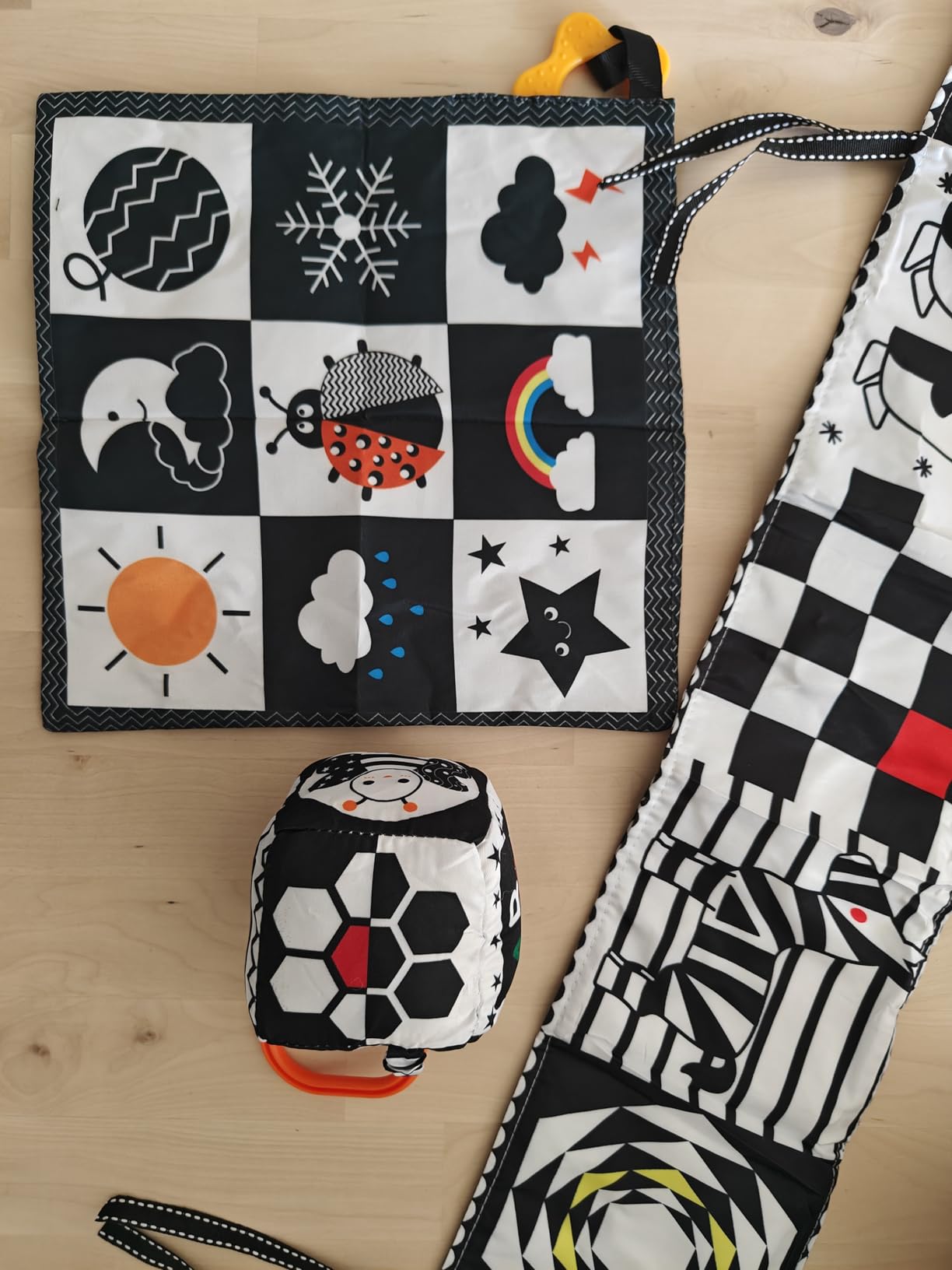 Avis Jouets sensoriels noirs et blancs Montessori pour bébé